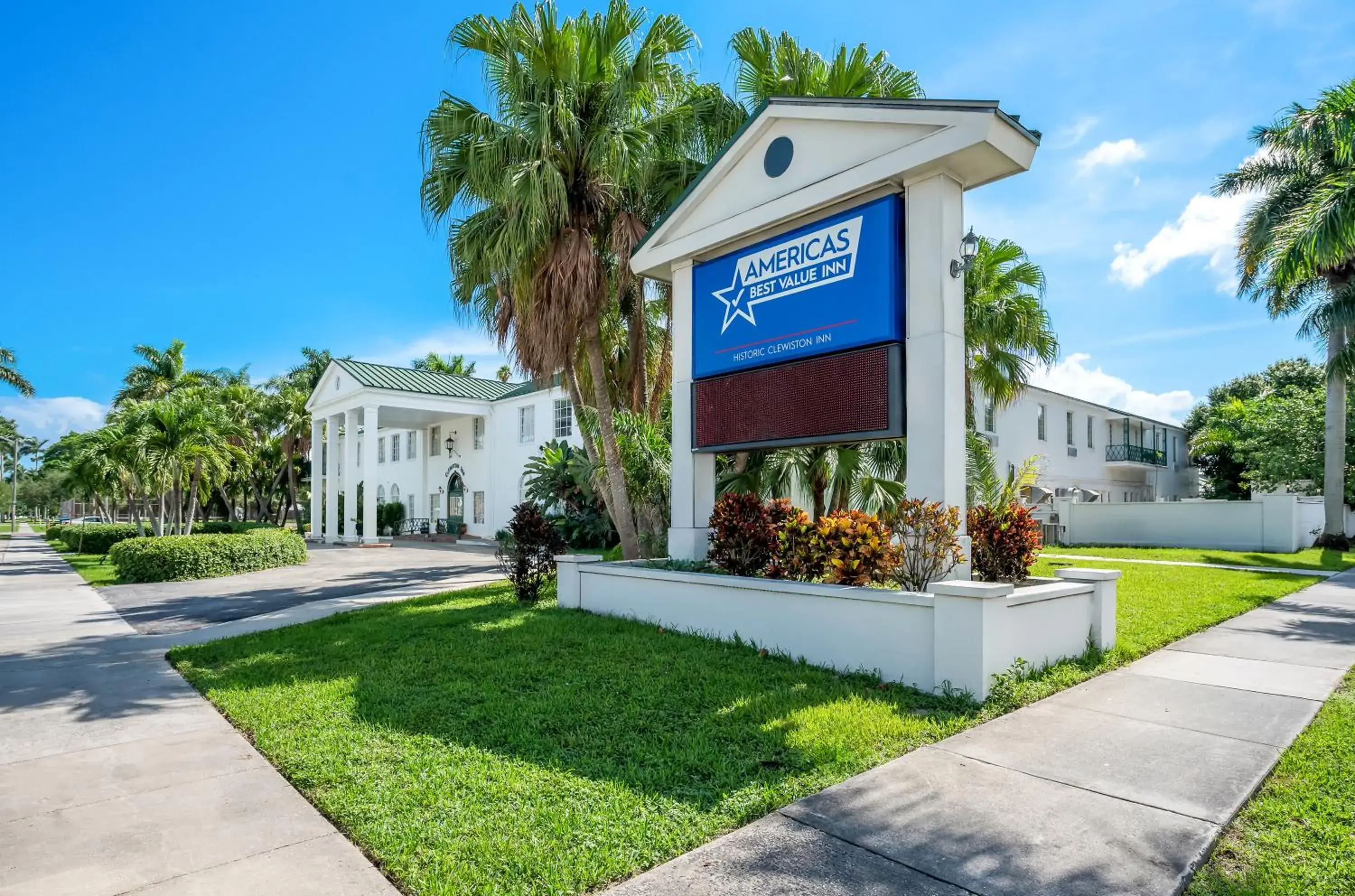 Property building in Americas Best Value Inn Historic Clewiston Inn Property building in Americas Best Value Inn Historic Clewiston Inn