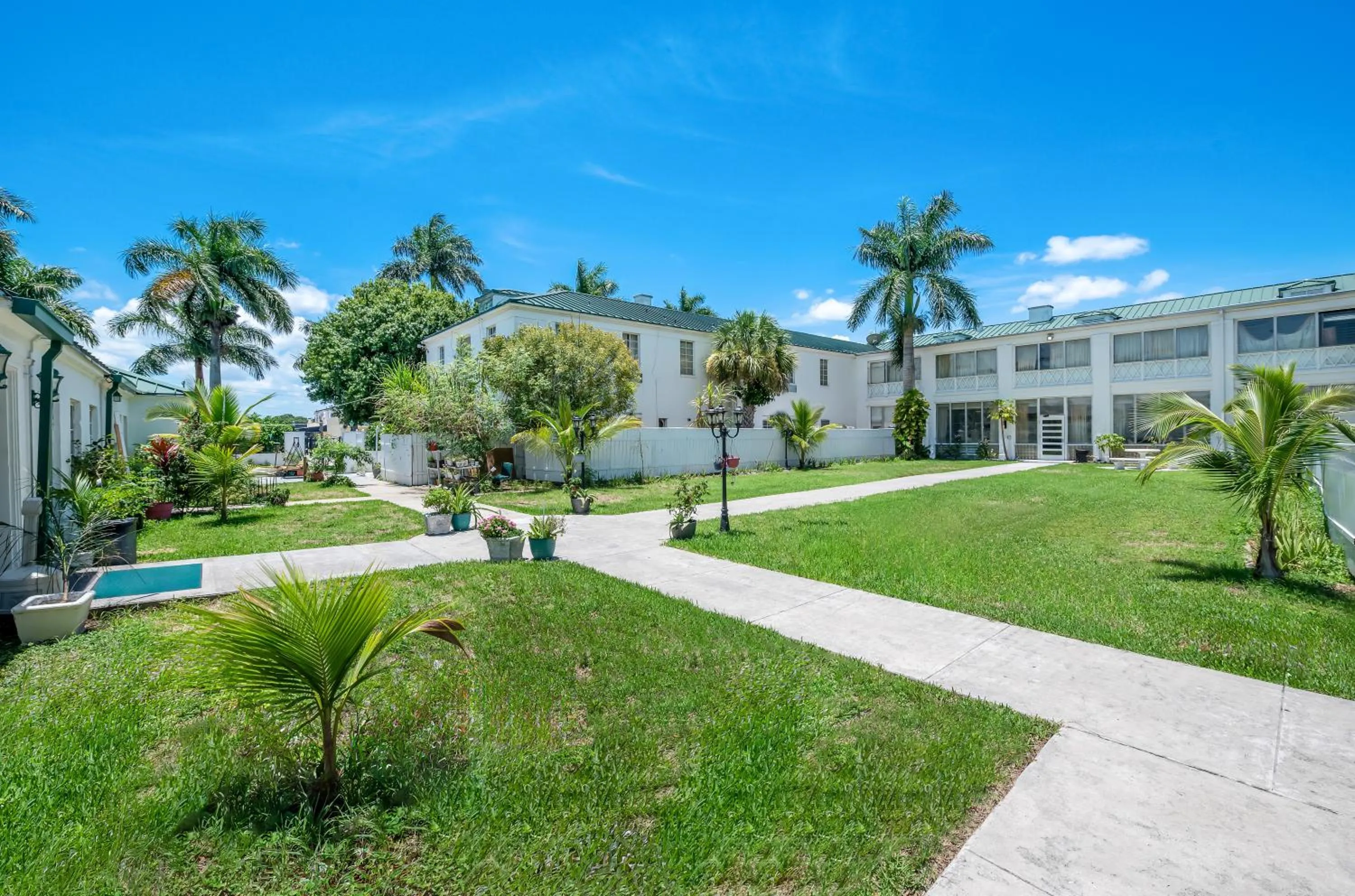 Property building in Americas Best Value Inn Historic Clewiston Inn