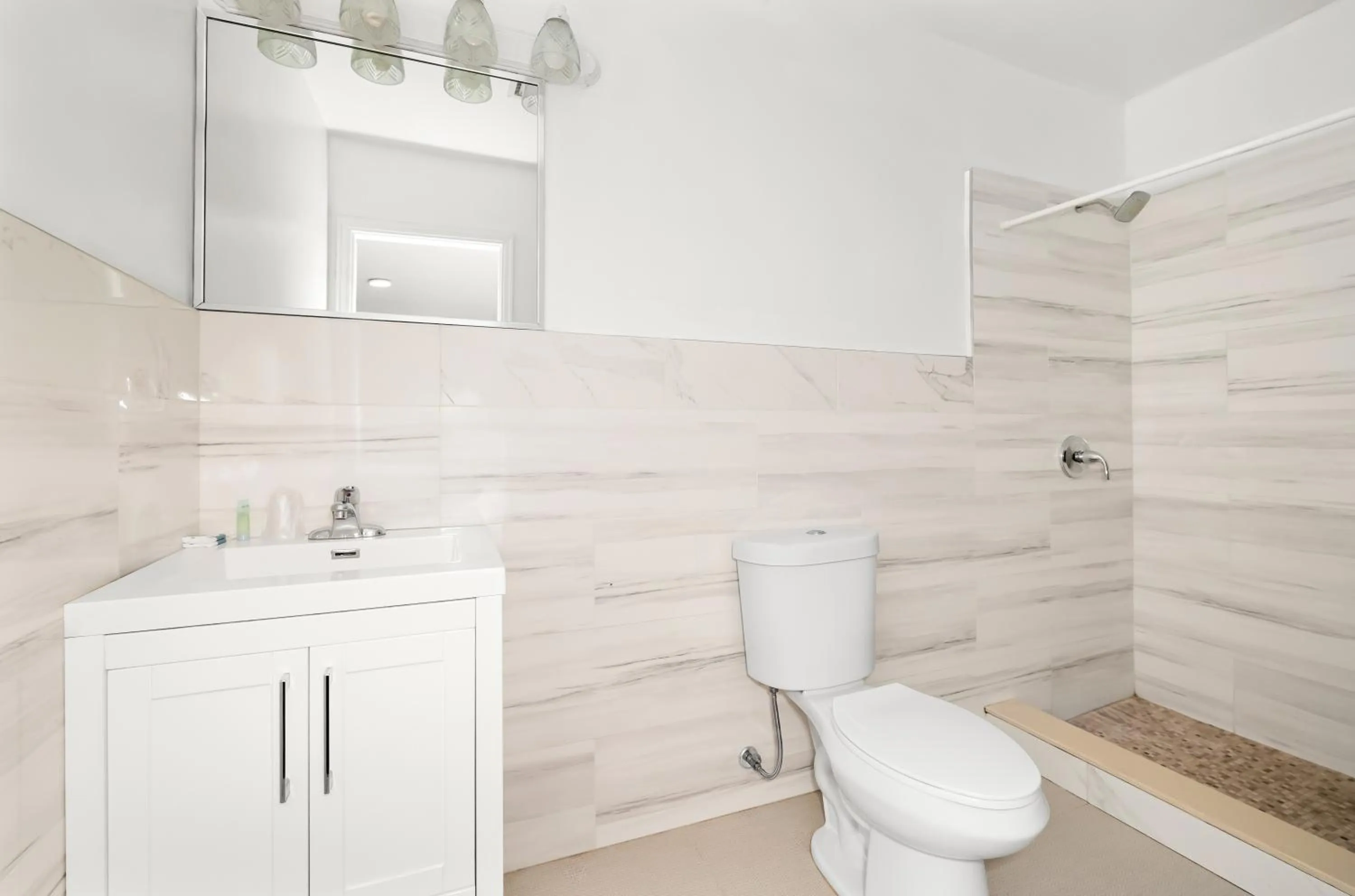 Shower in Americas Best Value Inn Historic Clewiston Inn