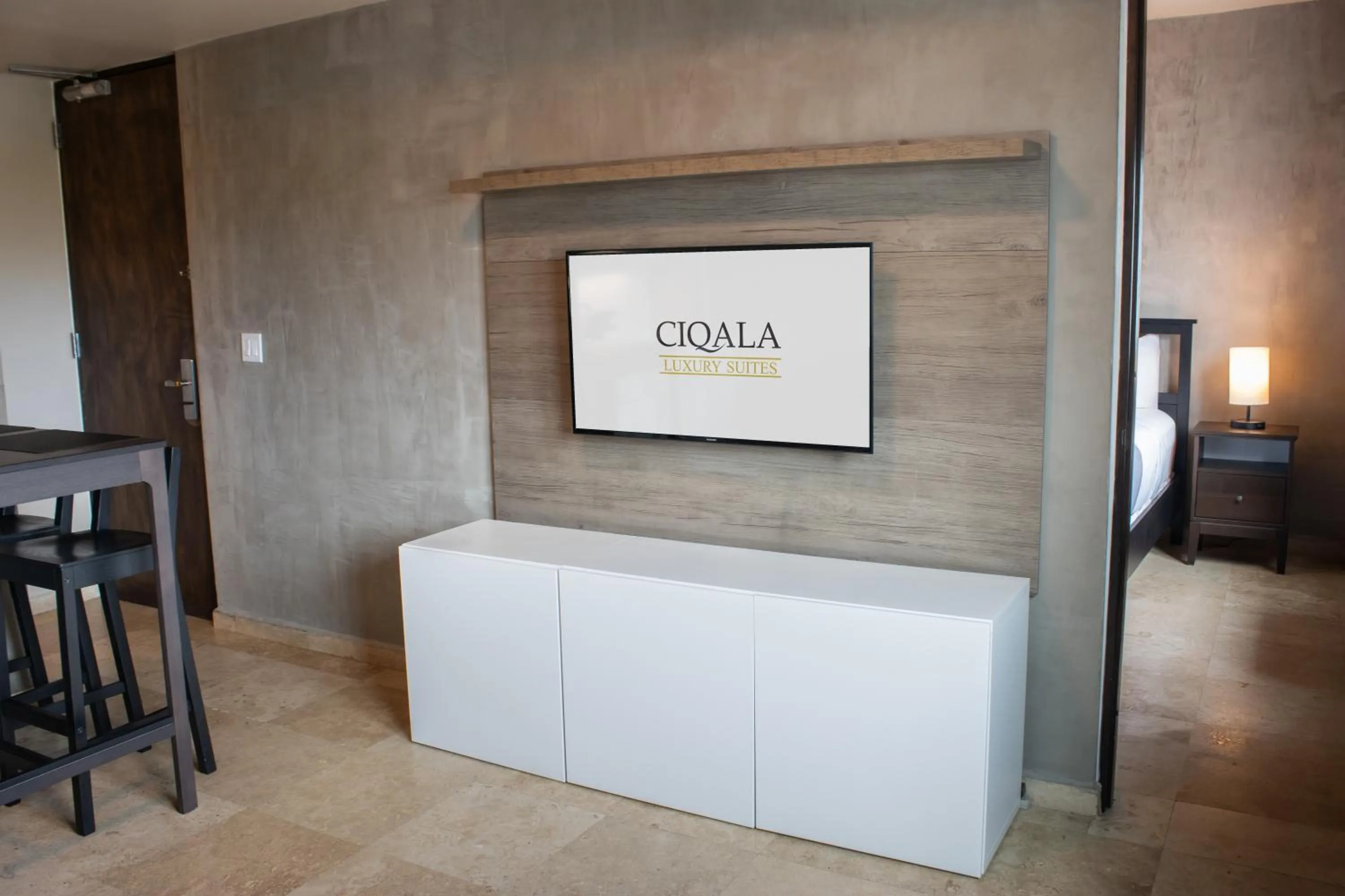 TV and multimedia in Ciqala Suites Hotel - San Juan
