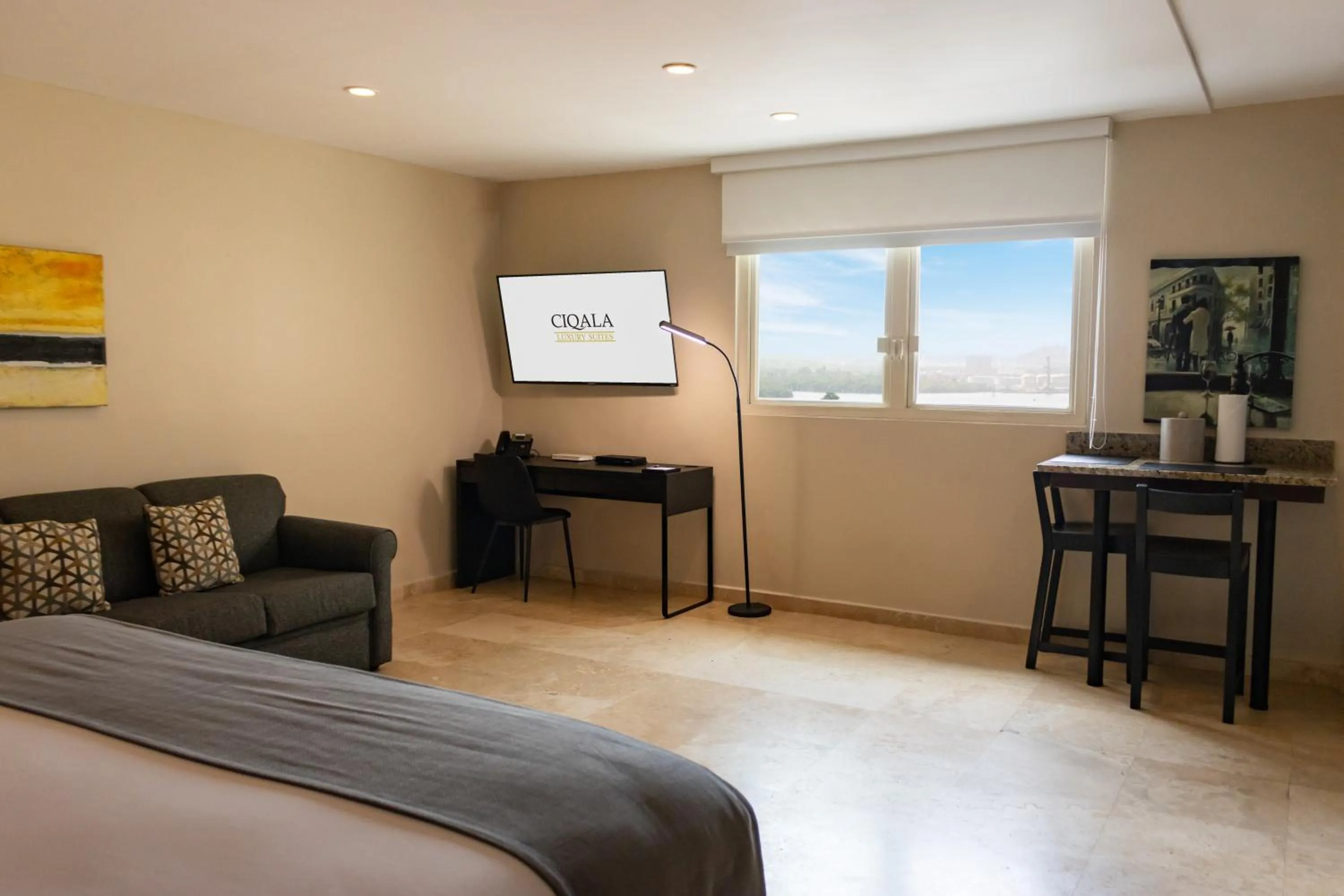 TV and multimedia in Ciqala Suites Hotel - San Juan