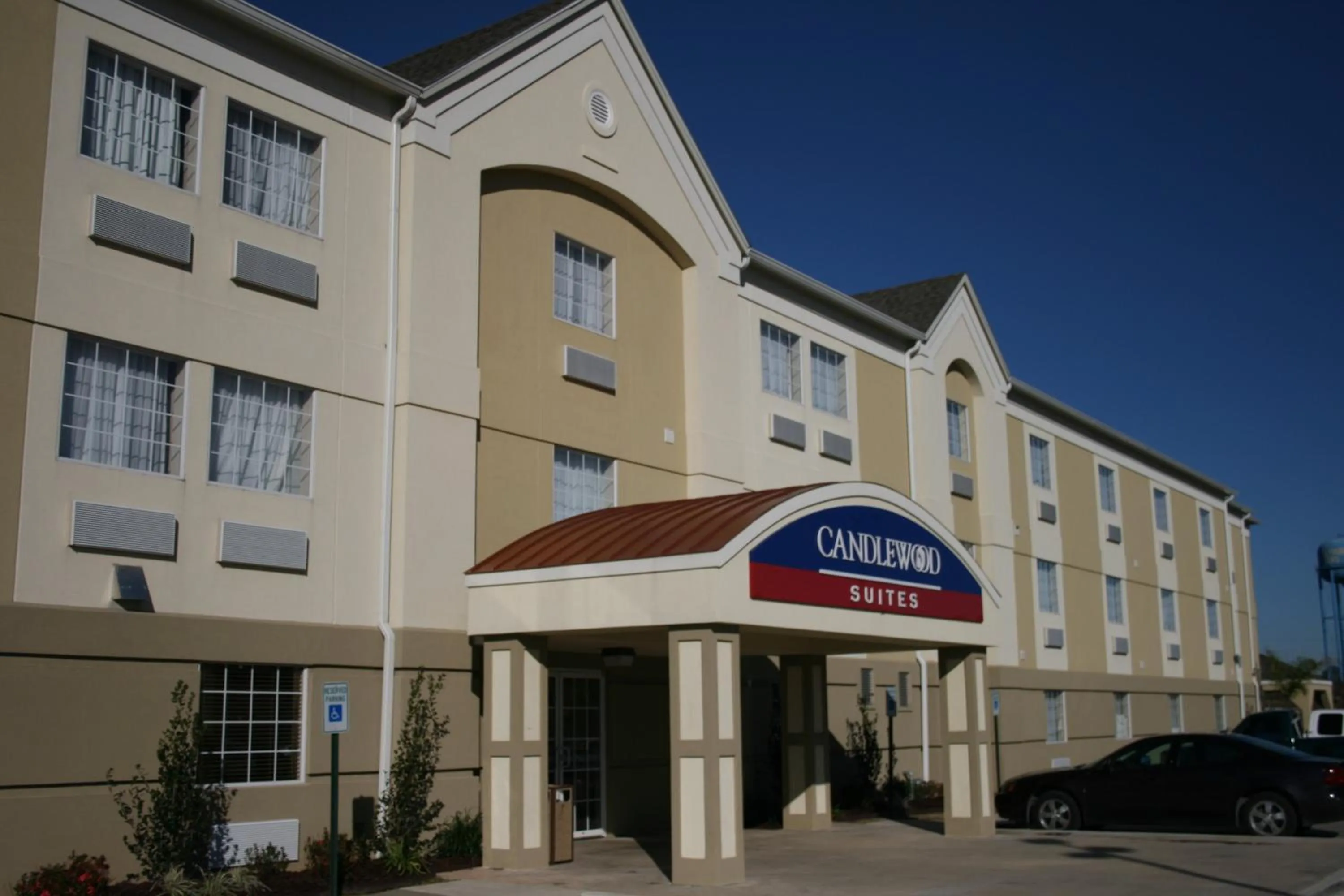 Property building in Candlewood Suites Lake Charles-Sulphur by IHG