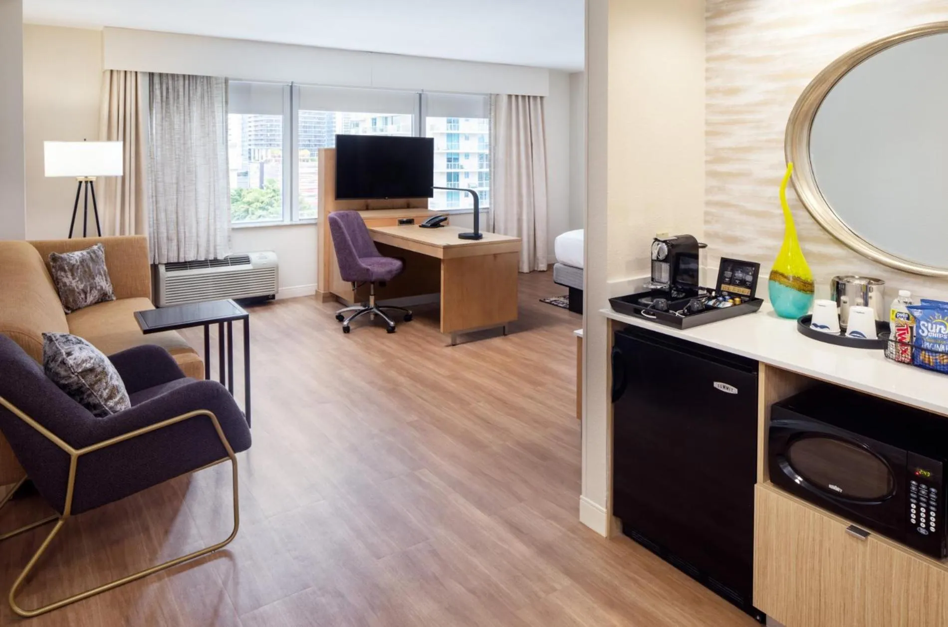 Bedroom in Hampton Inn & Suites by Hilton Miami Downtown/Brickell