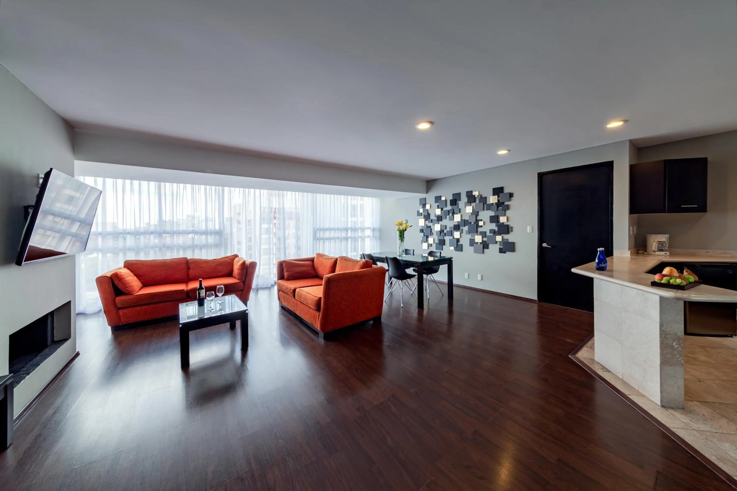 TV and multimedia in Suites Parioli