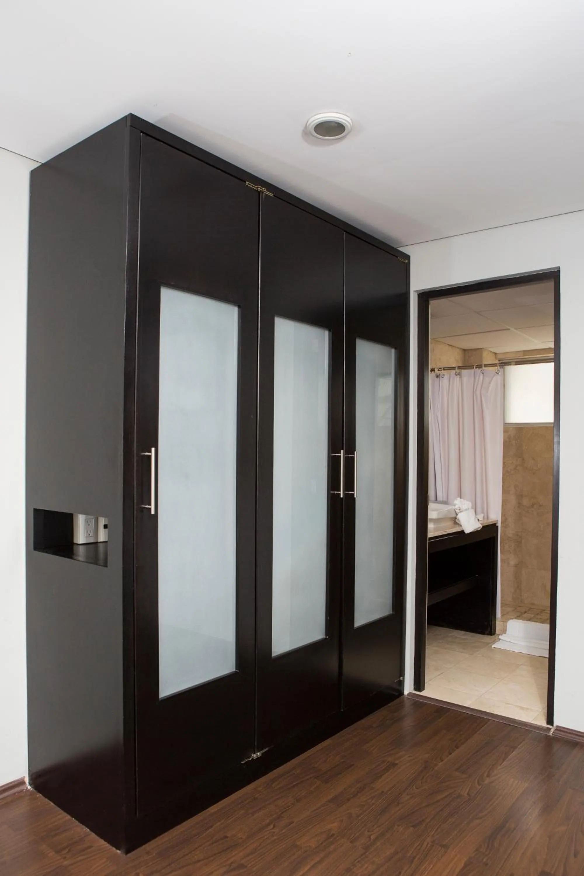 Photo of the whole room, Bed in Suites Parioli