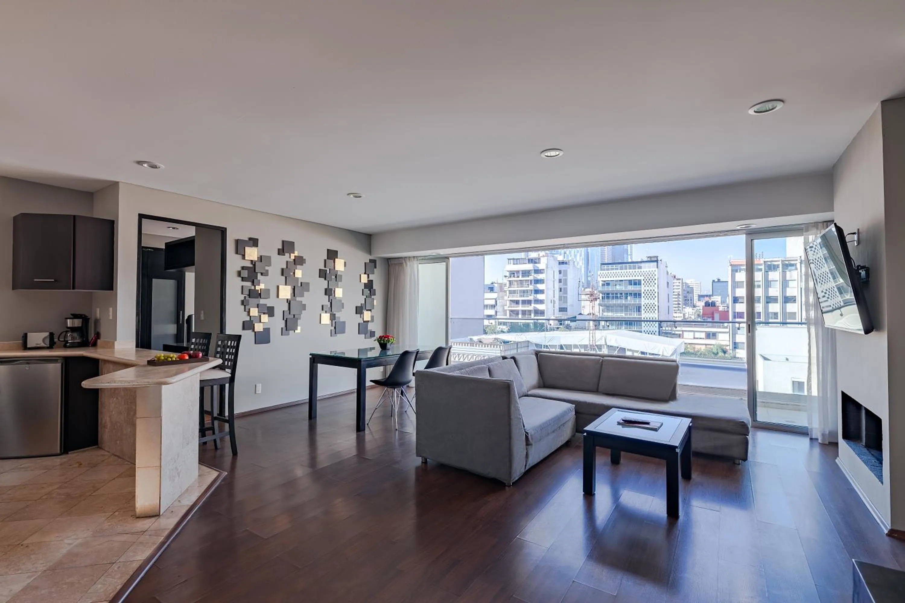 TV and multimedia in Suites Parioli