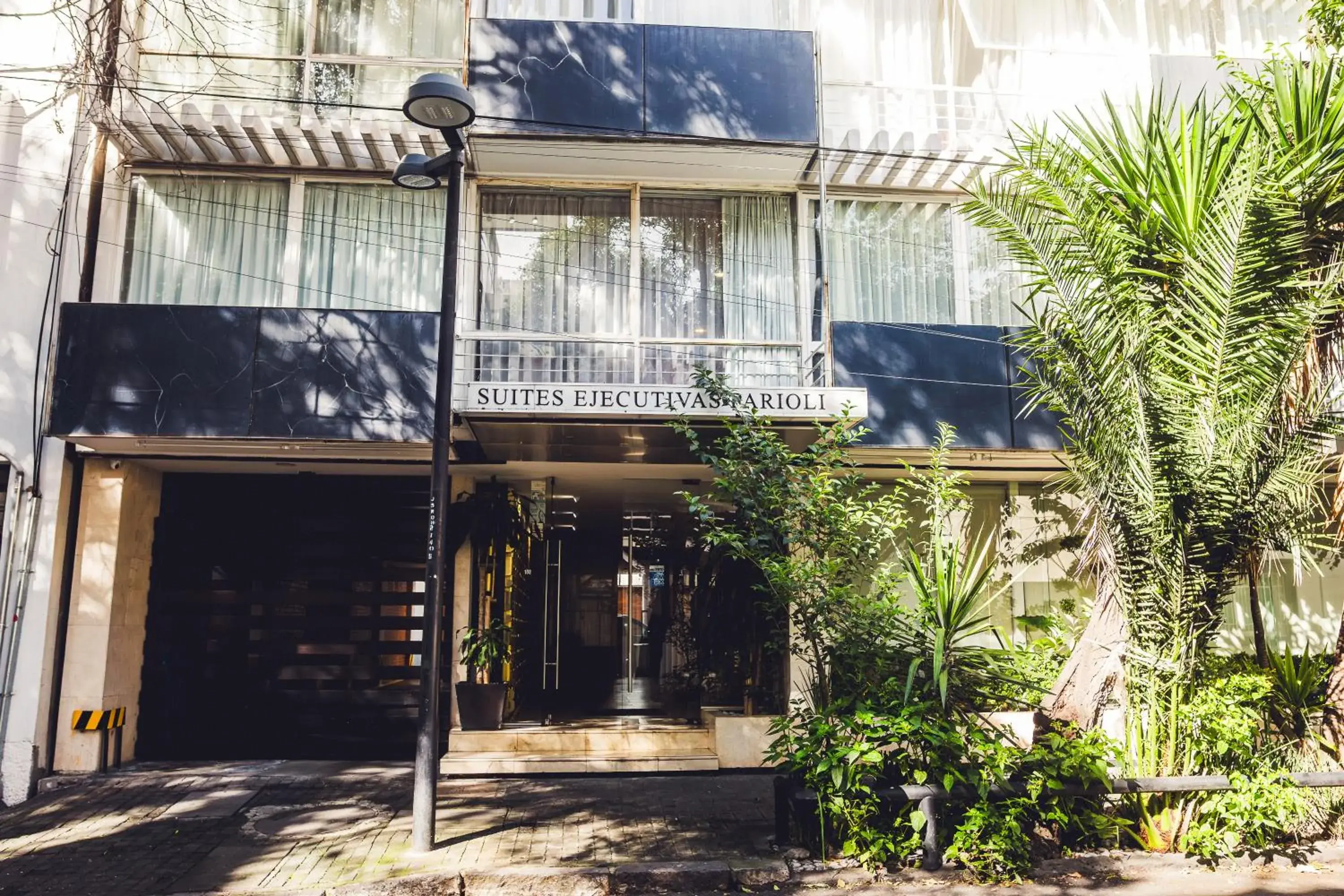 Facade/entrance in Suites Parioli Facade/entrance in Suites Parioli