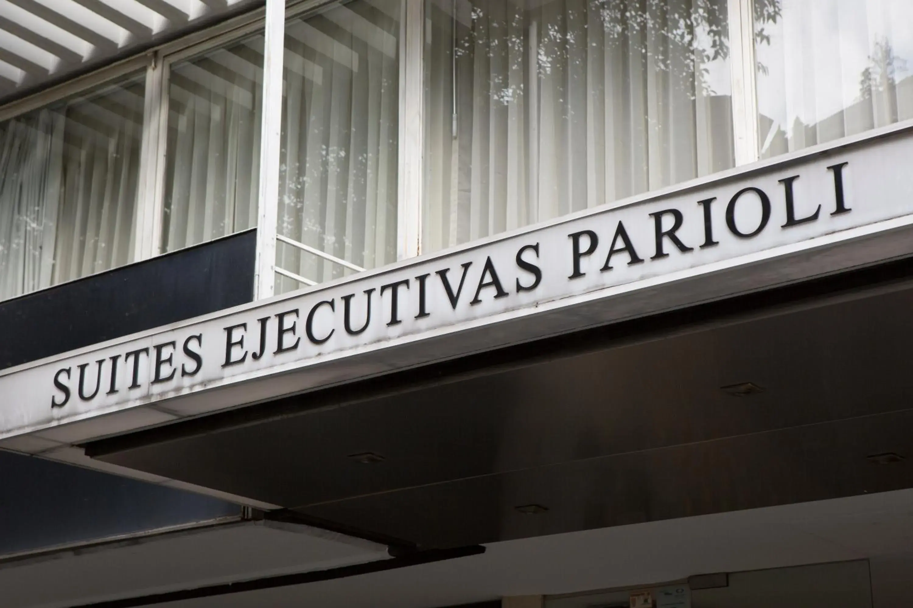 Facade/entrance in Suites Parioli Facade/entrance in Suites Parioli