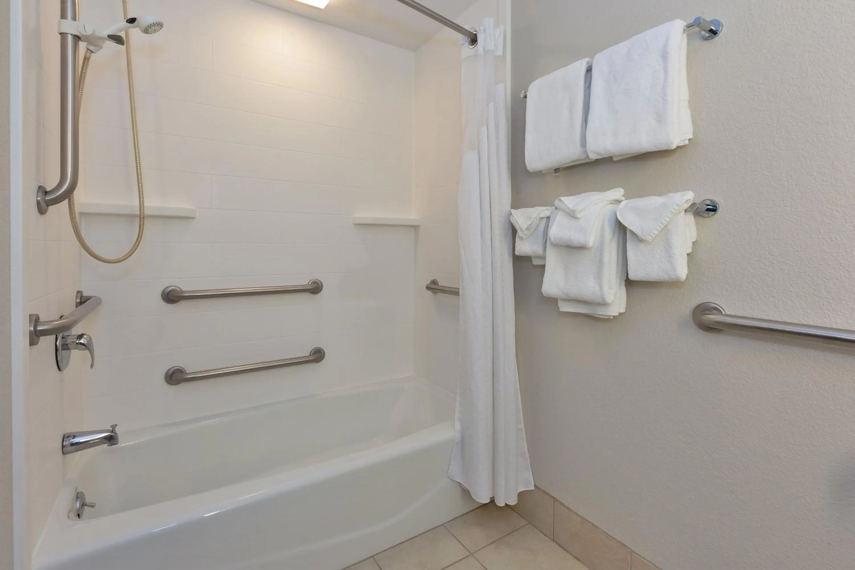 Bathroom in Holiday Inn Express Hotel & Suites Petoskey by IHG