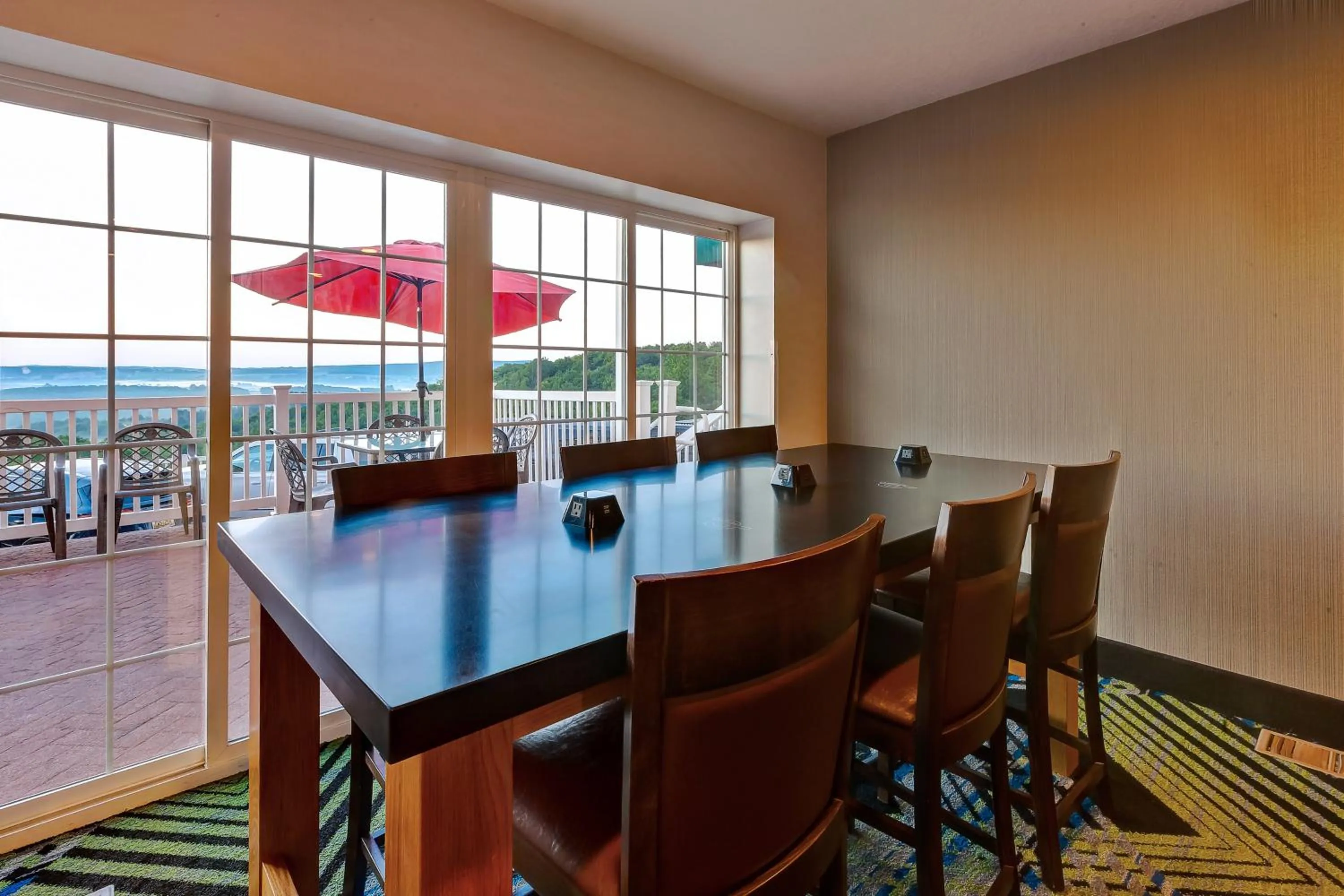 Lobby or reception in Holiday Inn Express Hotel & Suites Petoskey by IHG