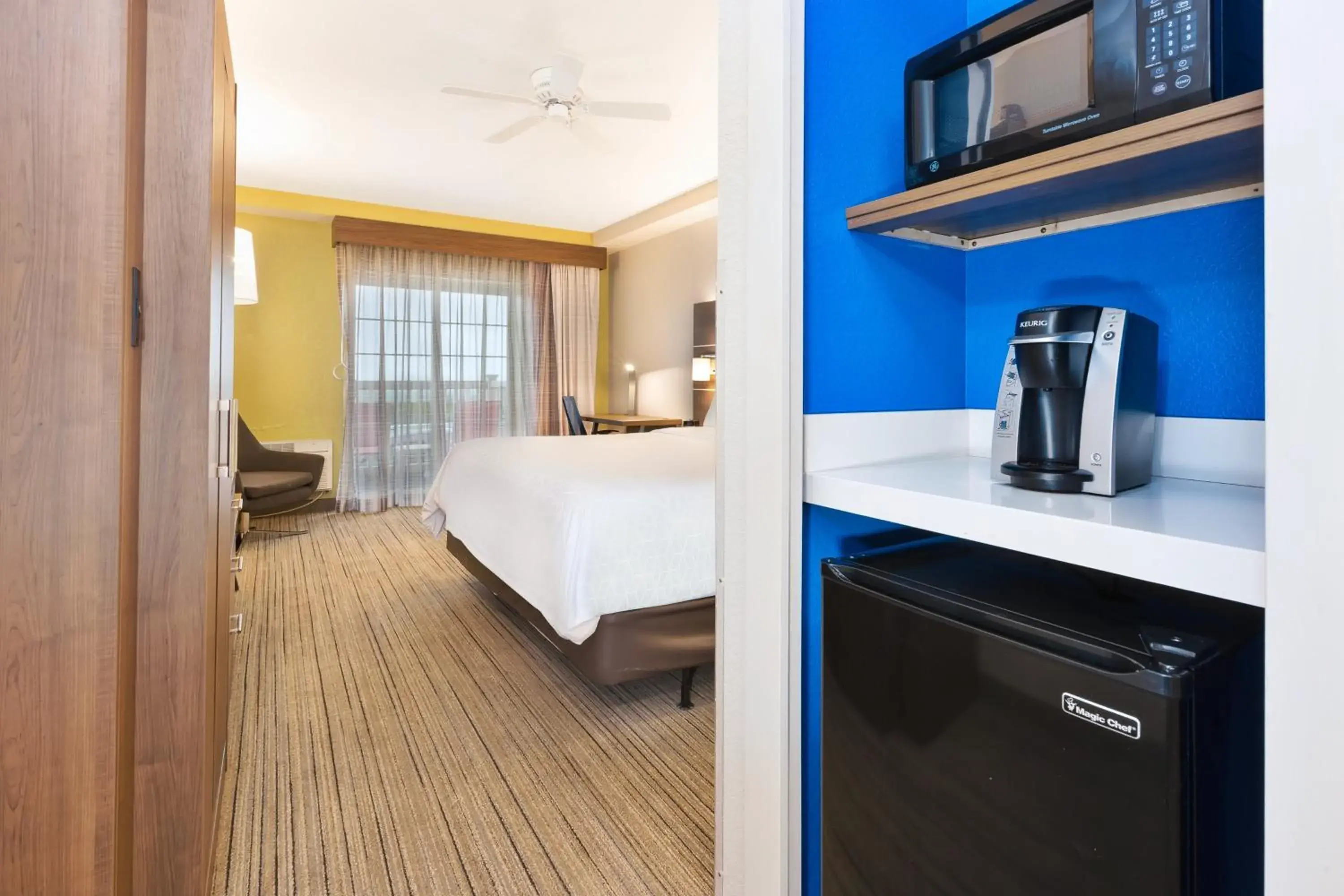 Photo of the whole room, Bed in Holiday Inn Express Hotel & Suites Petoskey by IHG Photo of the whole room, Bed in Holiday Inn Express Hotel & Suites Petoskey by IHG