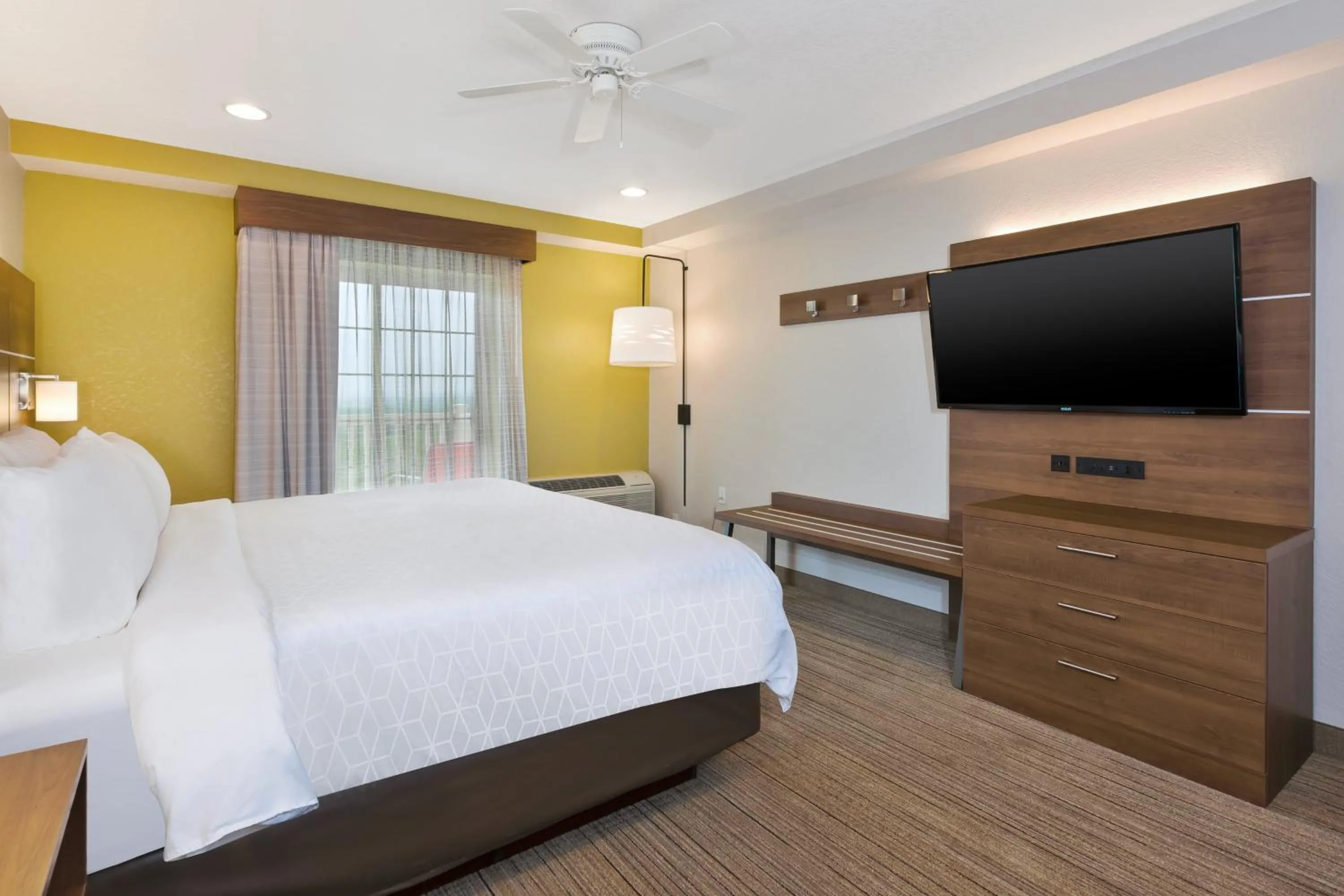 Photo of the whole room, Bed in Holiday Inn Express Hotel & Suites Petoskey by IHG