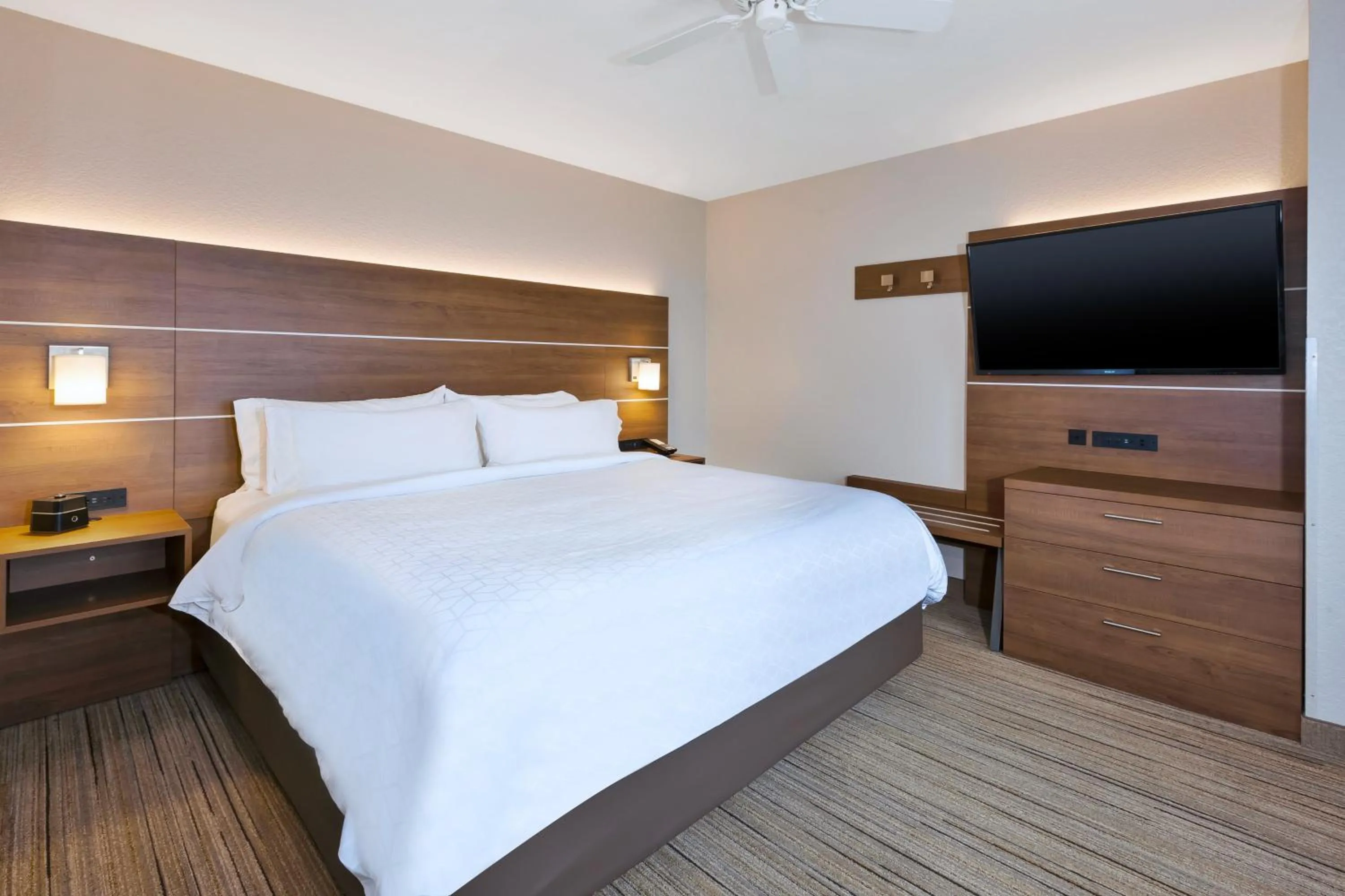 Photo of the whole room, Bed in Holiday Inn Express Hotel & Suites Petoskey by IHG