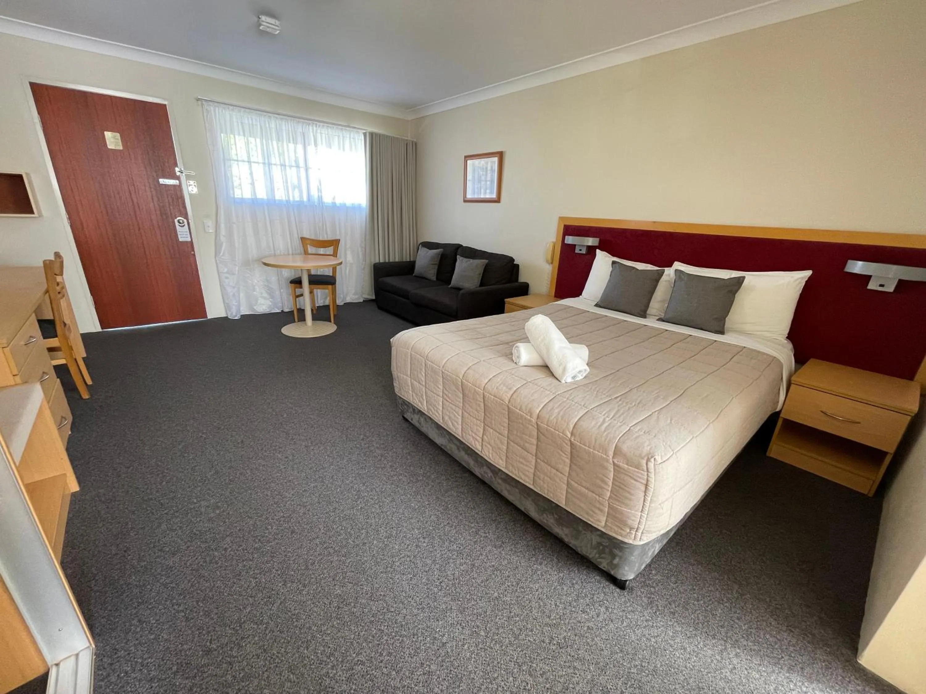 Bed in George Bass Motor Inn