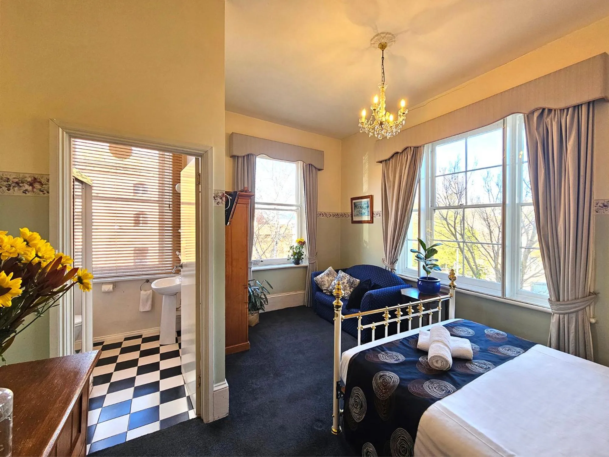 Bedroom, Bed in The Lodge on Elizabeth