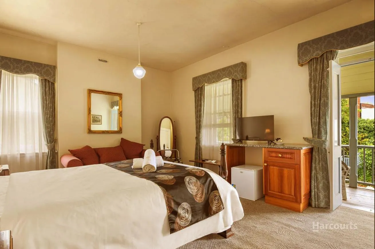 Bedroom, Bed in The Lodge on Elizabeth