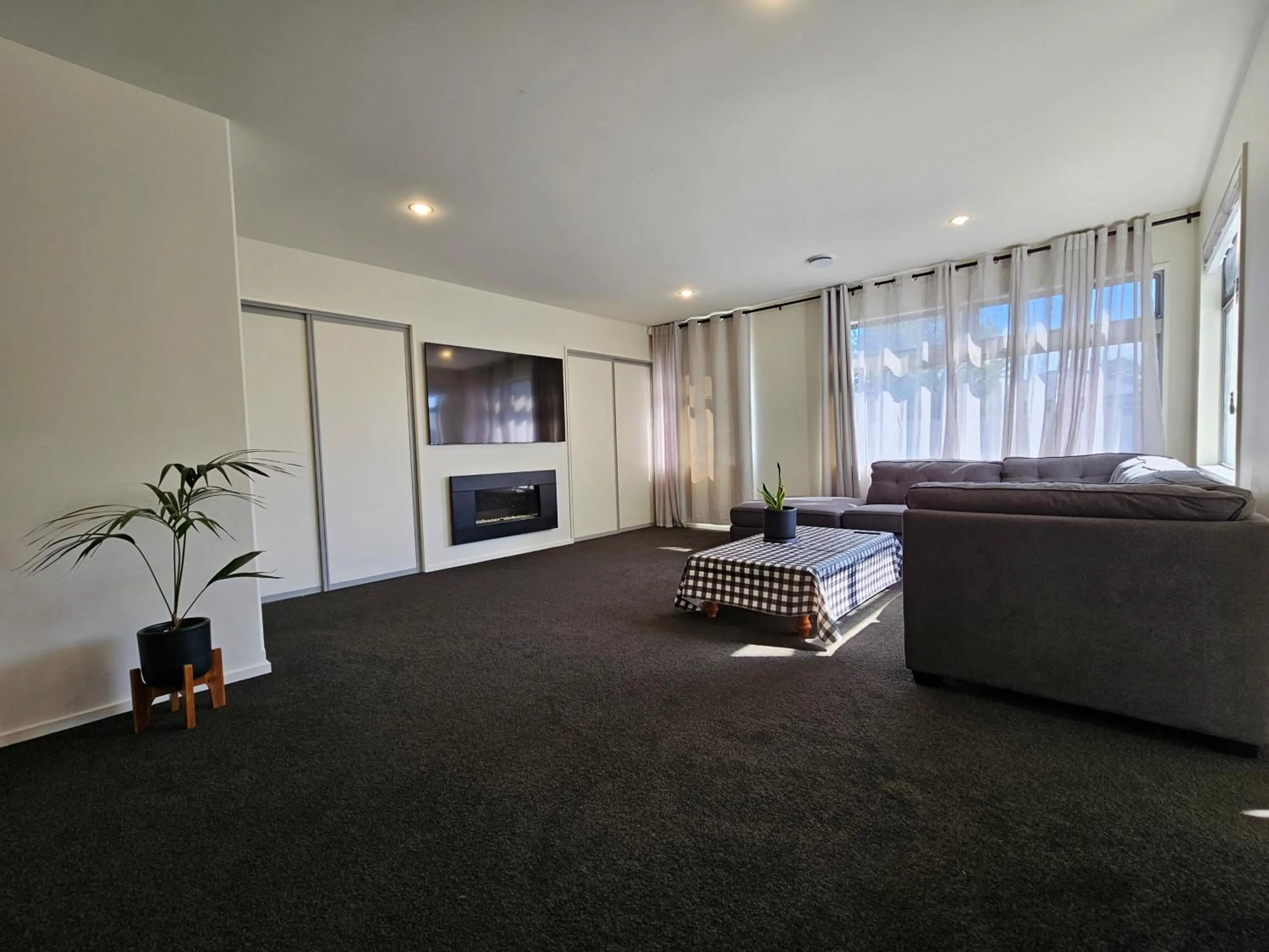 TV and multimedia in Azena Suites & Apartment