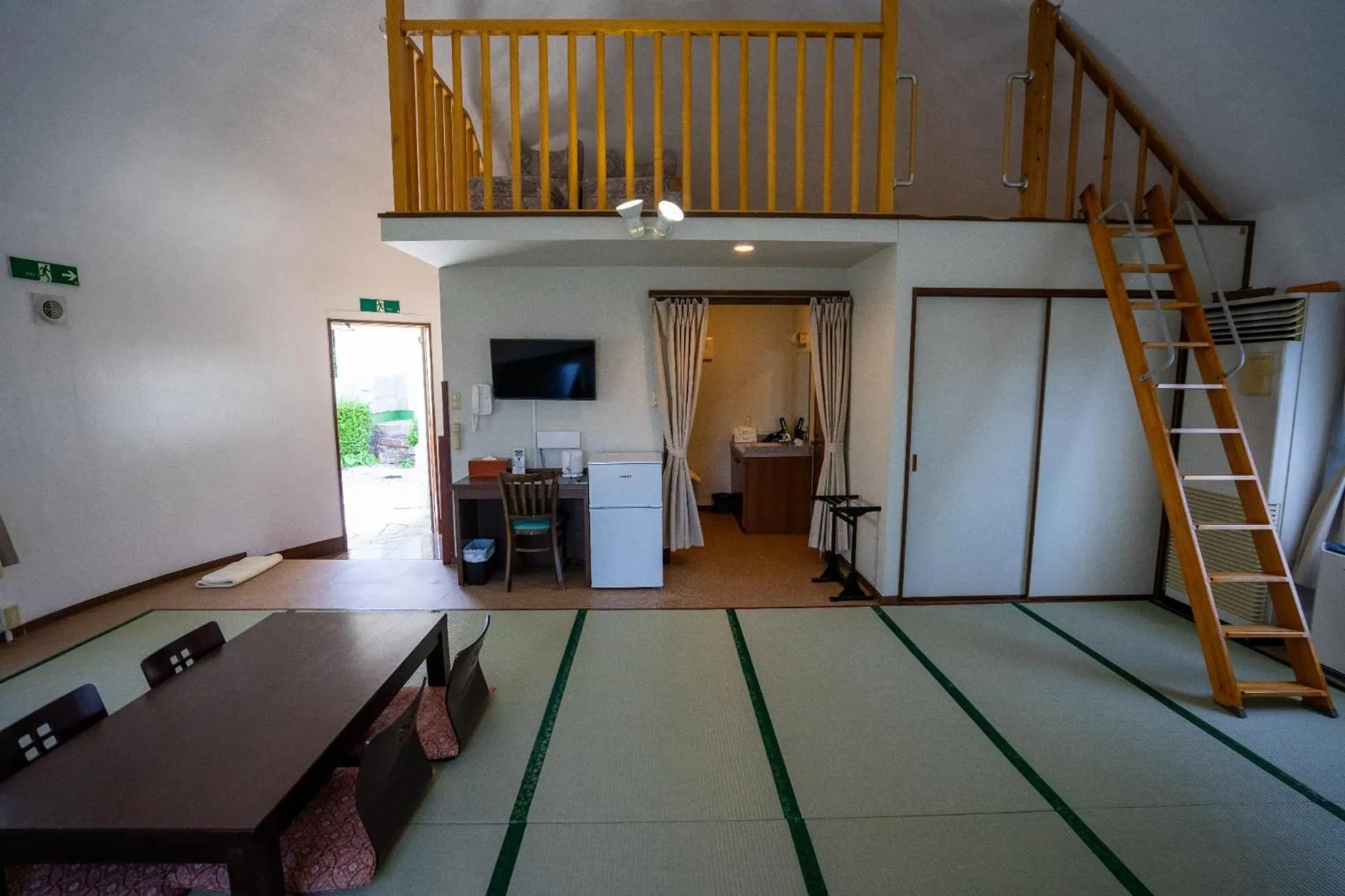 Photo of the whole room in Jomon no Yado Manten