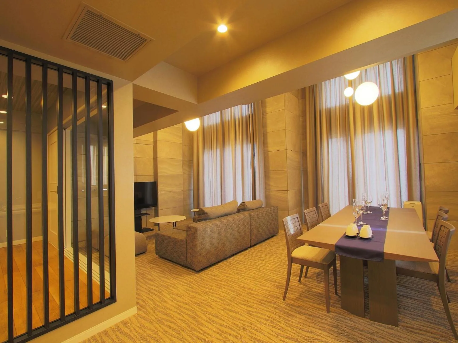 Living room, Bed in Hotel Regina Kawaguchiko