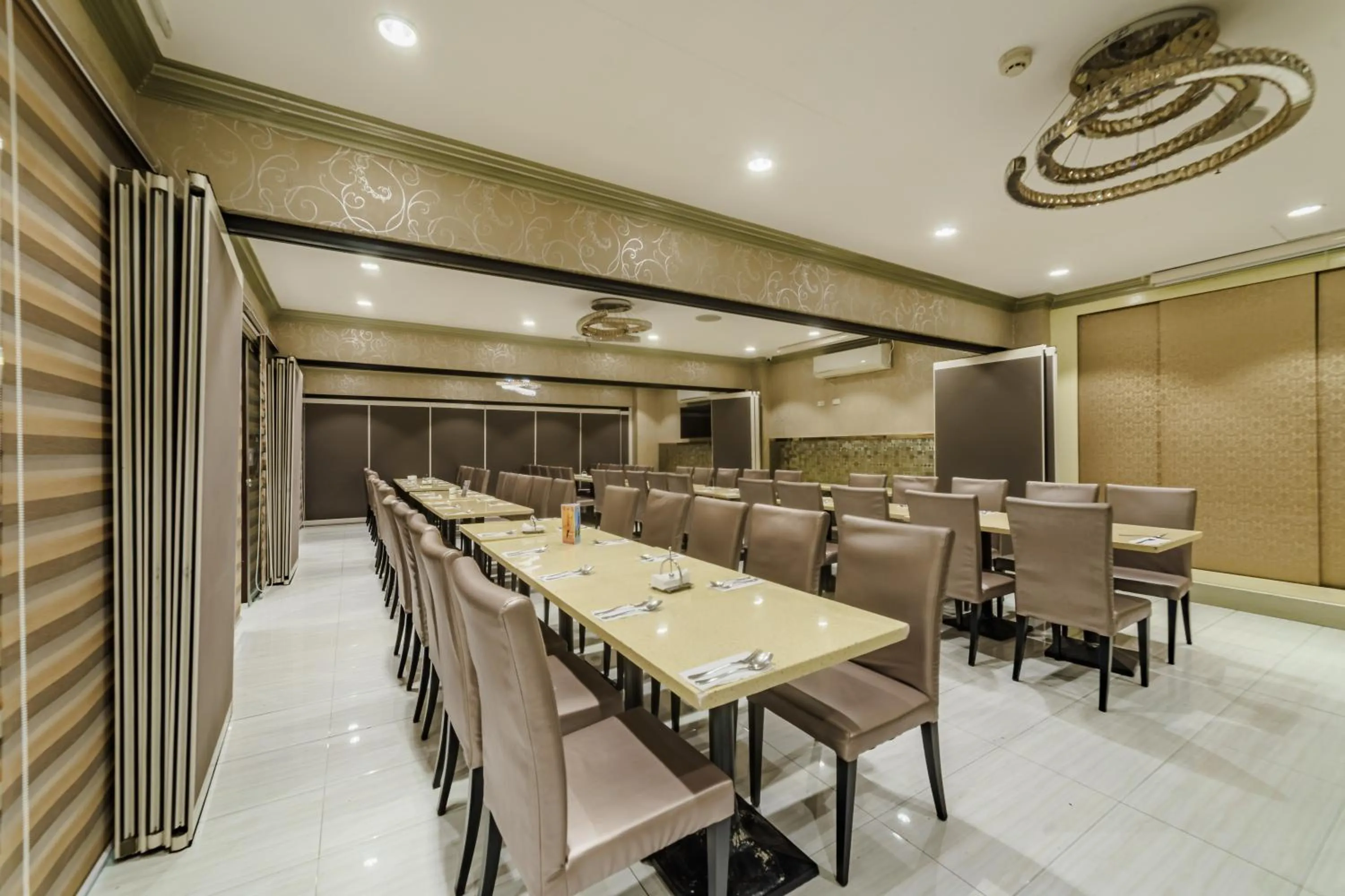 Meeting/conference room in Villa Caceres Hotel