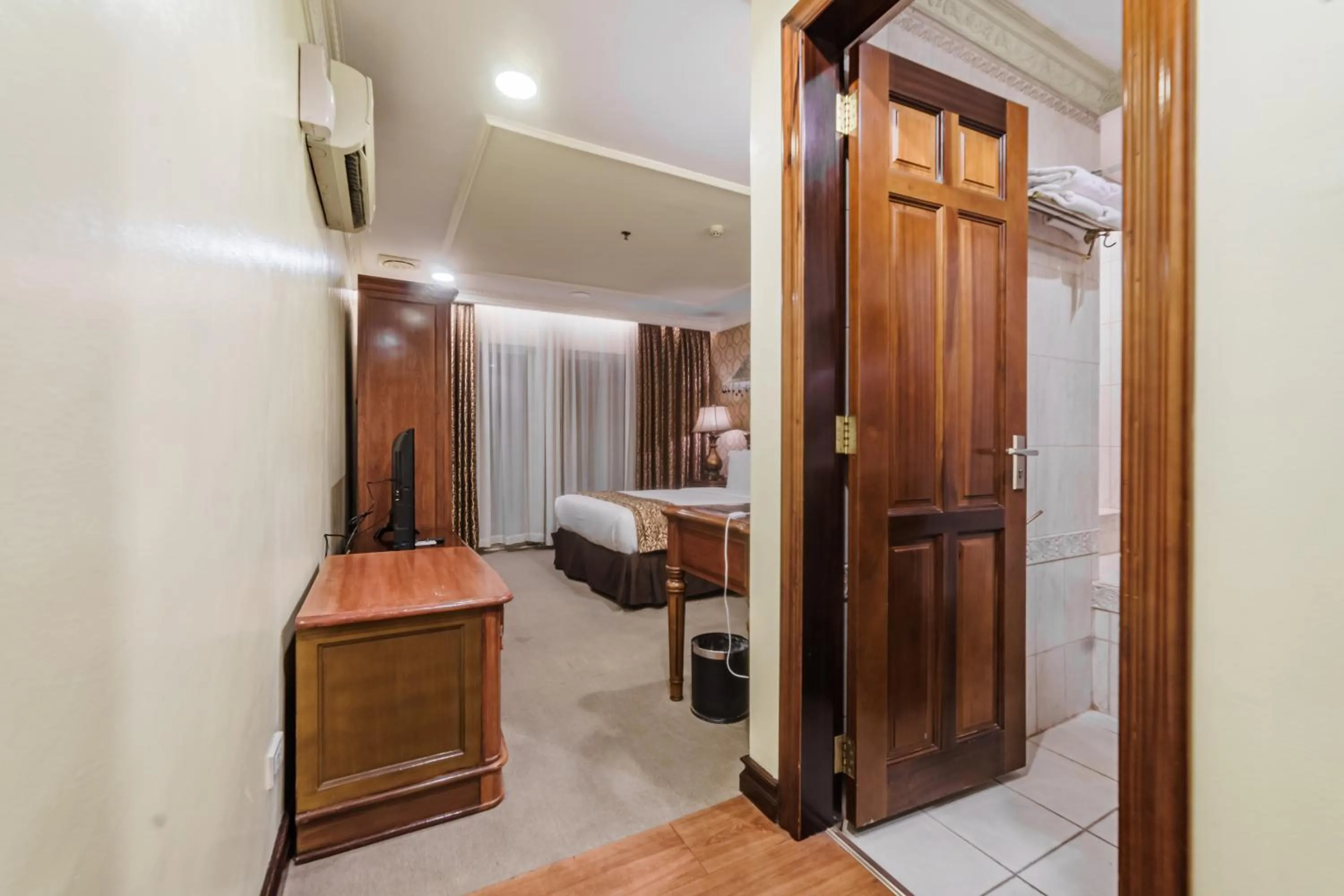 Bedroom, Bed in Villa Caceres Hotel