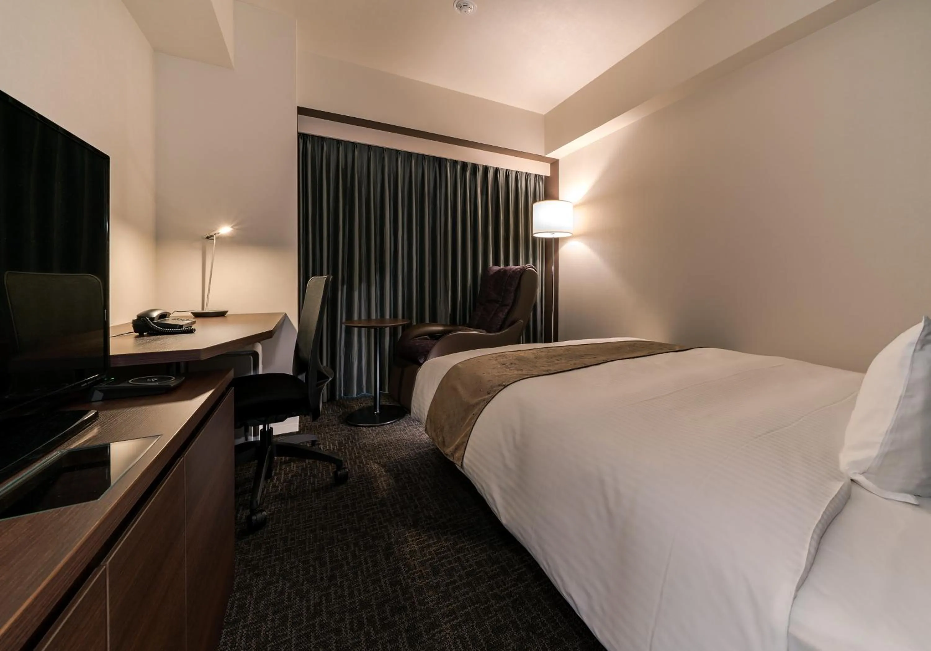 Bedroom, Bed in Daiwa Roynet Hotel Chiba-chuo