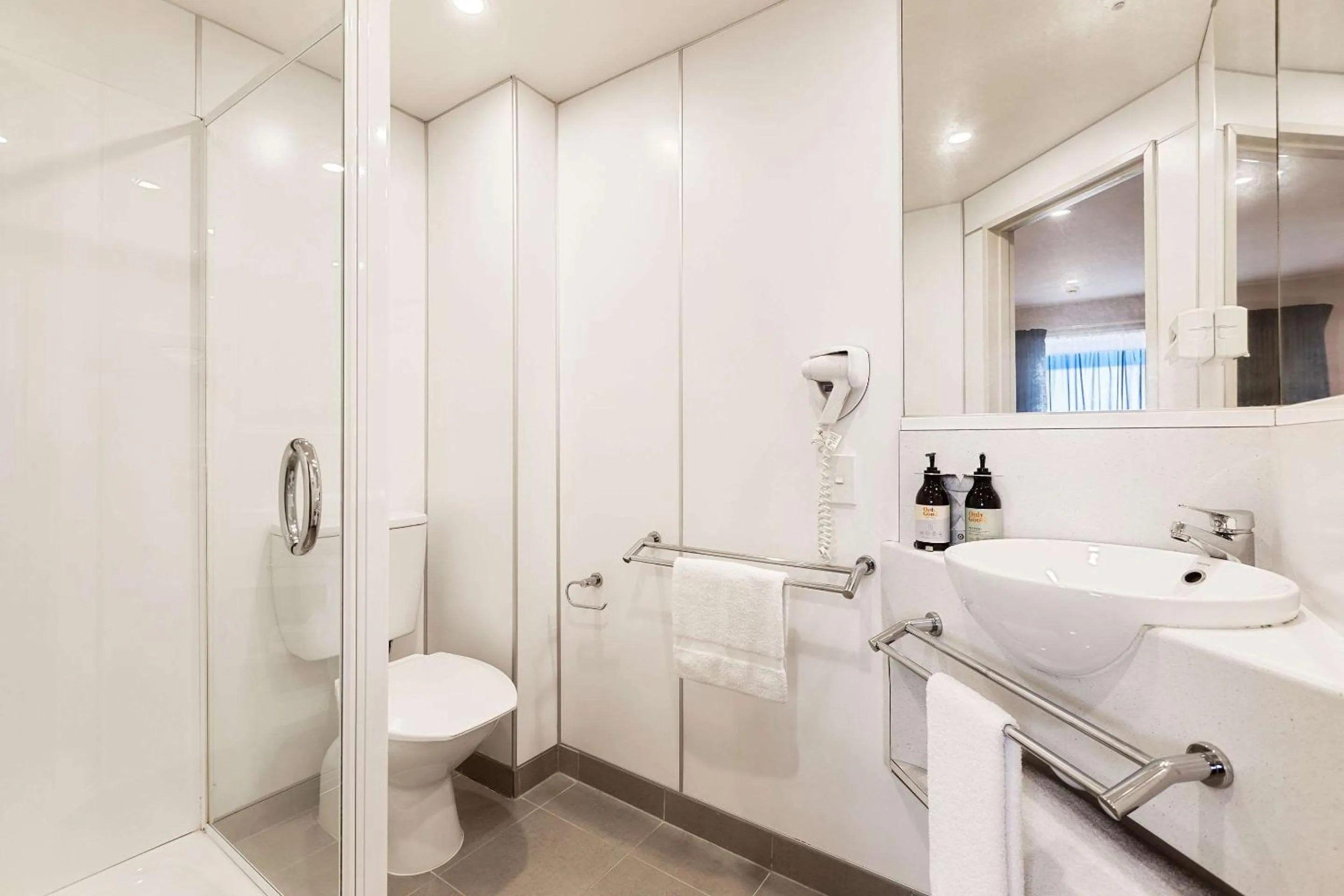 Bedroom in Quality Hotel Lincoln Green