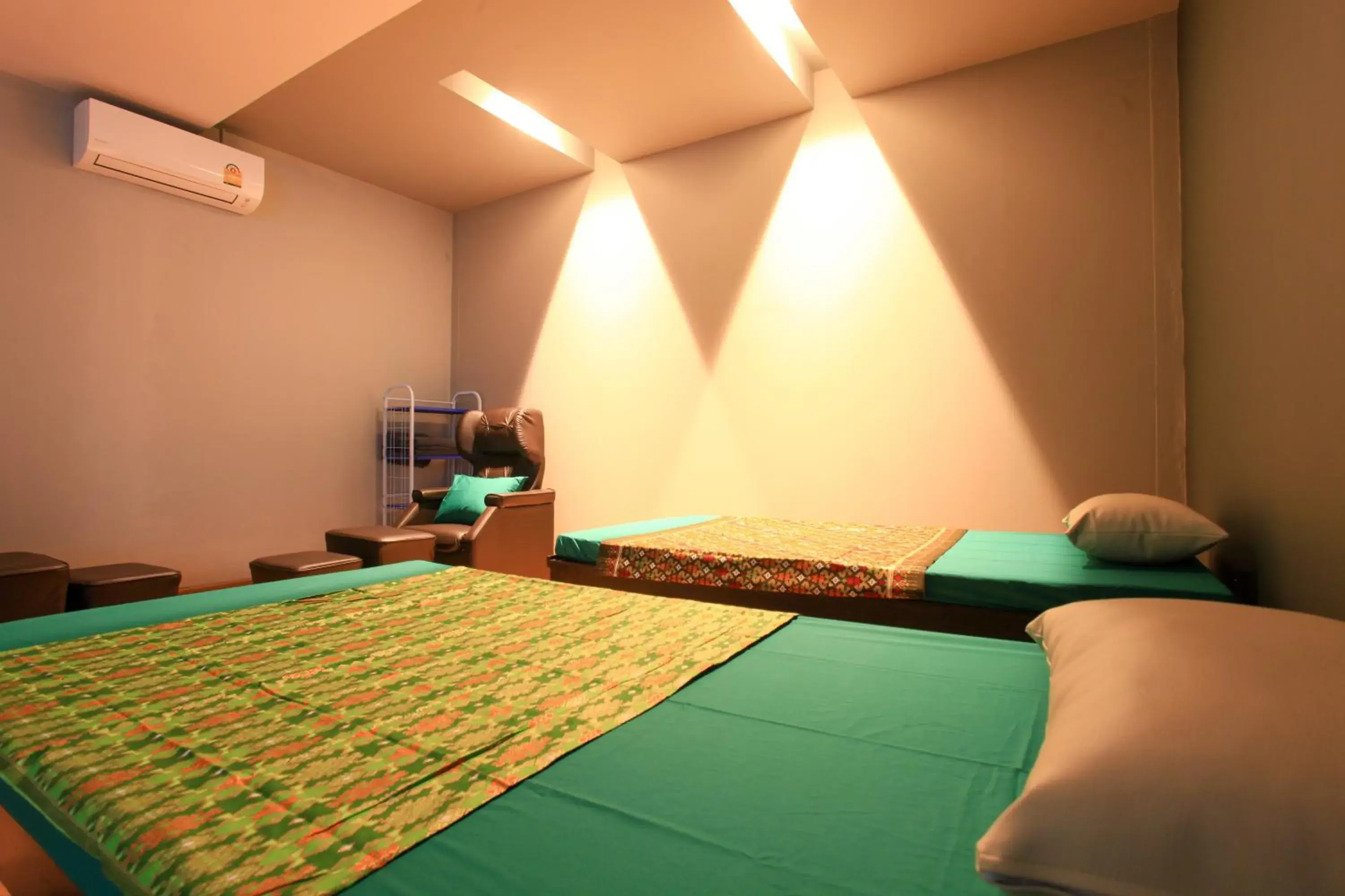 Activities, Bed in The Glory Gold Activities, Bed in The Glory Gold