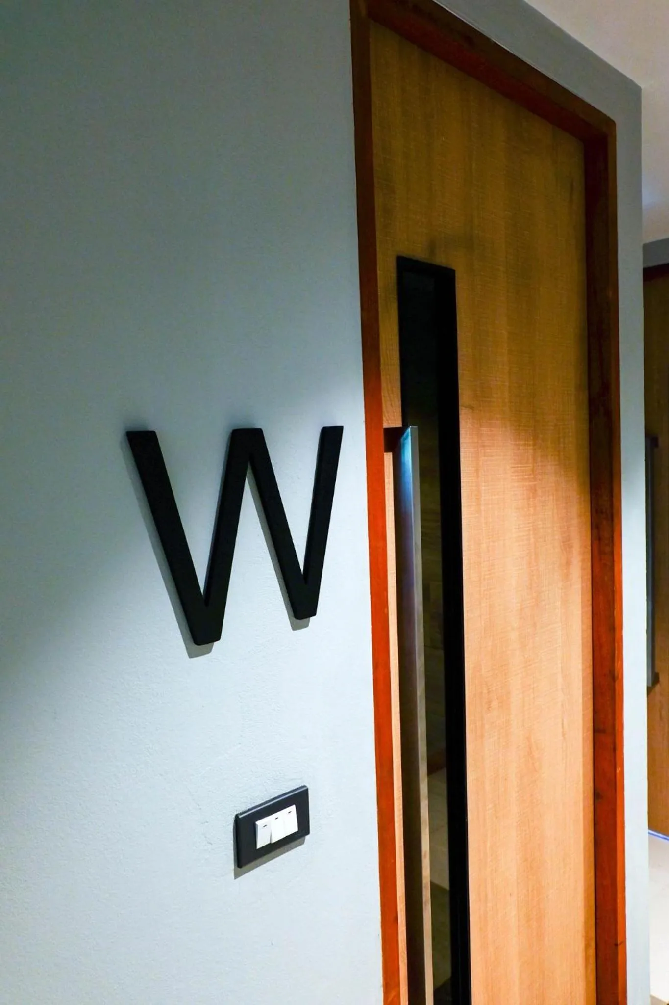 Toilet in The Glory Gold