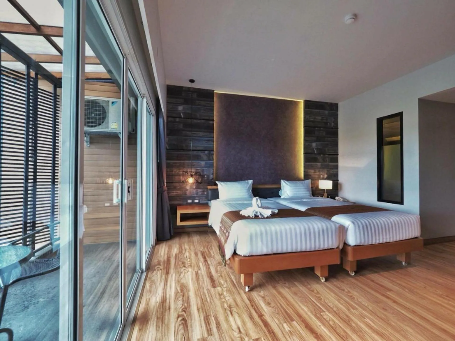 Bed in The Glory Gold