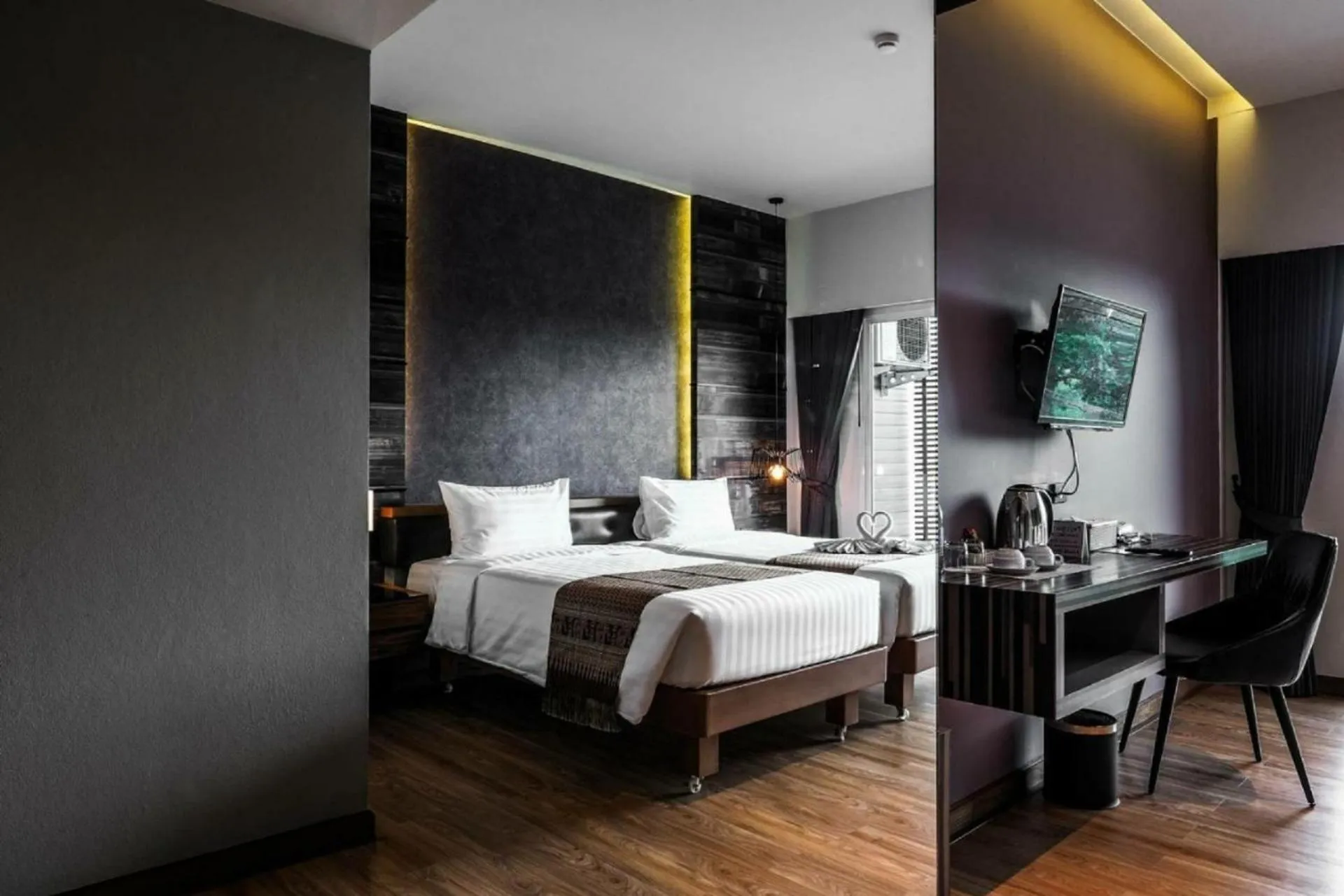 Bed in The Glory Gold