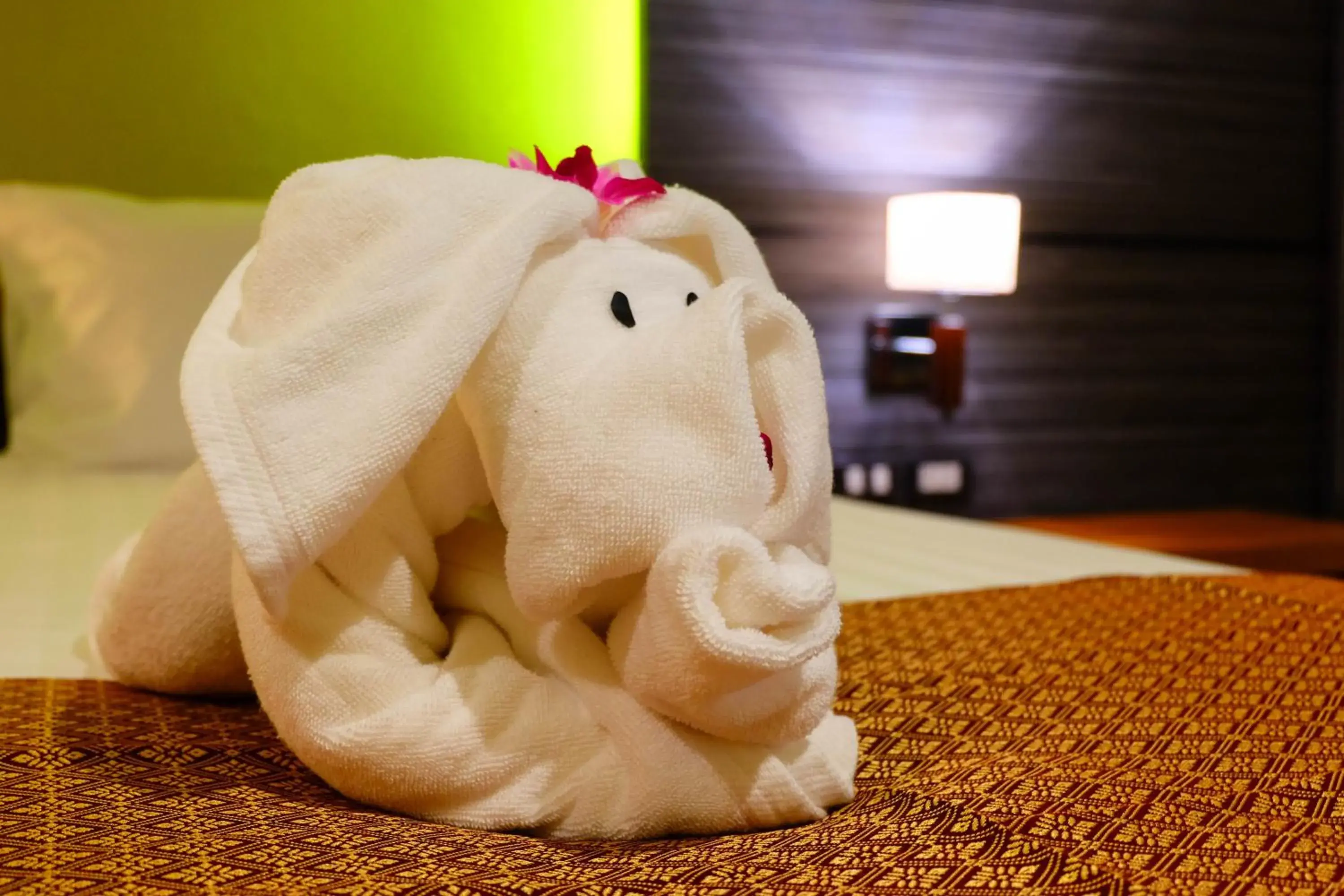 Bed in The Glory Gold Bed in The Glory Gold