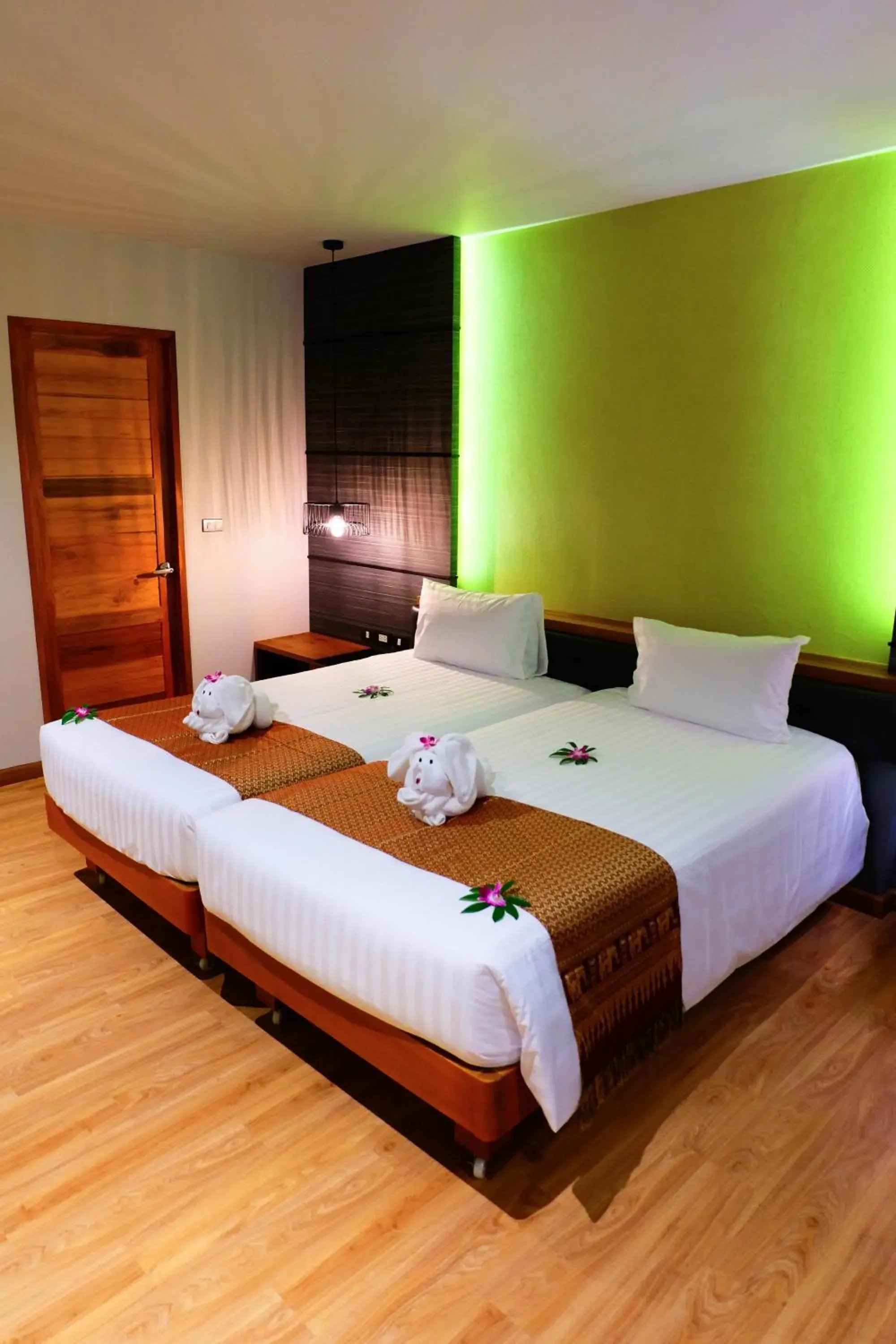 Bed in The Glory Gold Bed in The Glory Gold