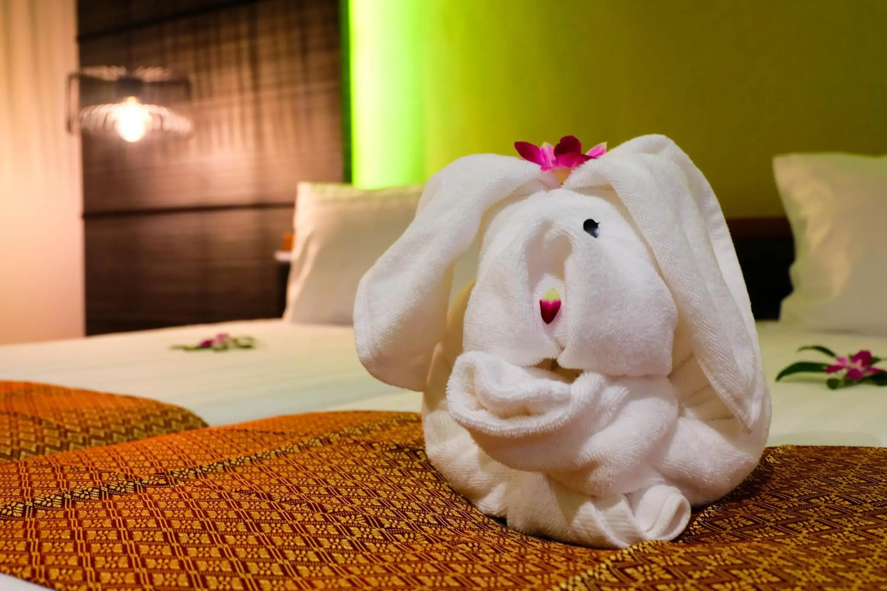 Bed in The Glory Gold Bed in The Glory Gold