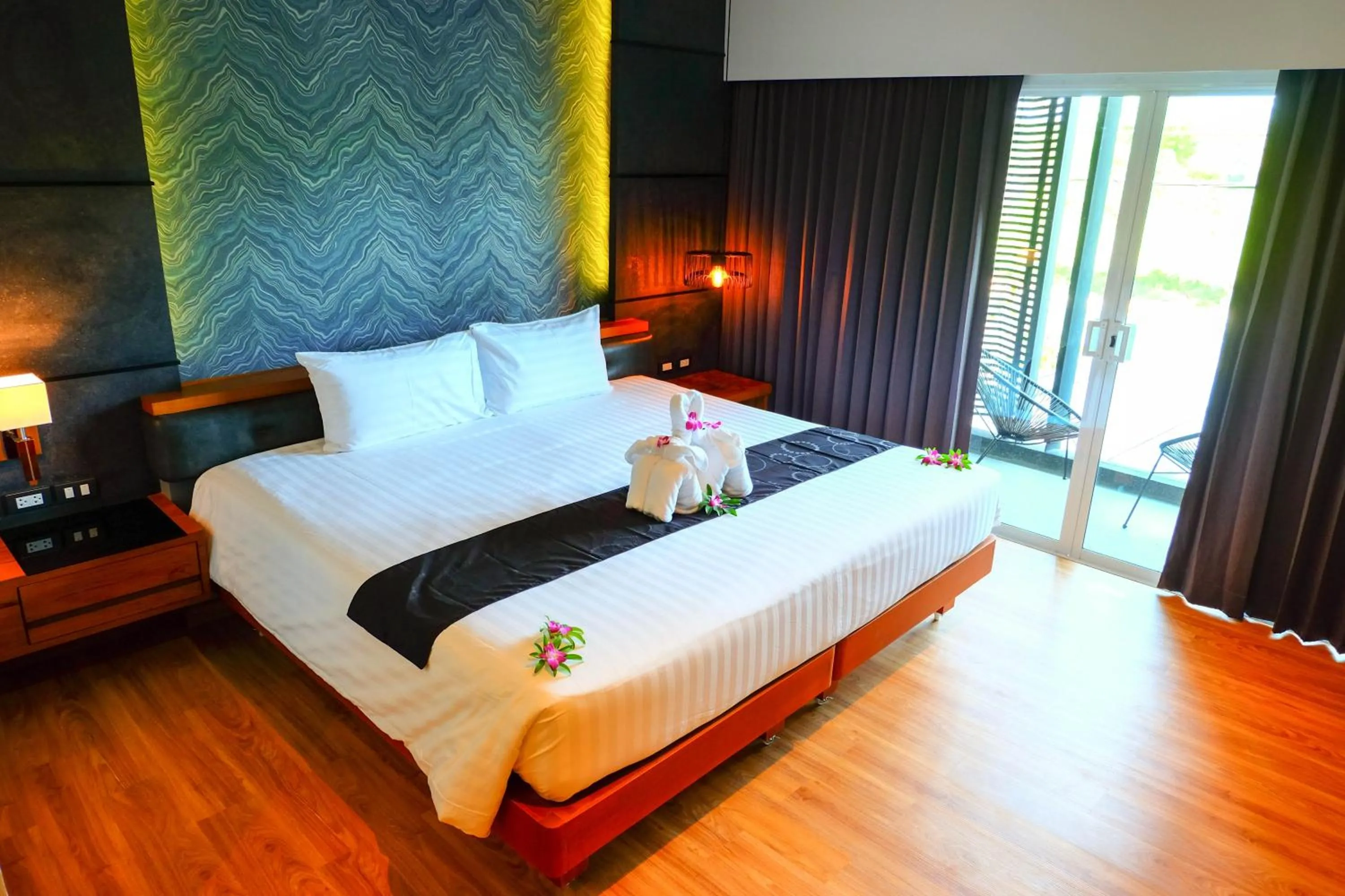 Bed in The Glory Gold