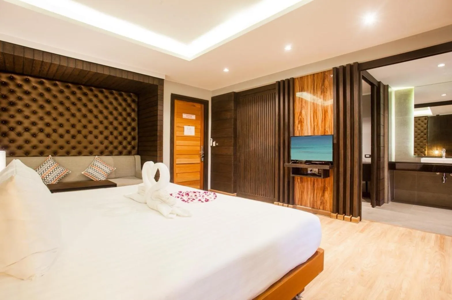 Bedroom, Bed in The Glory Gold