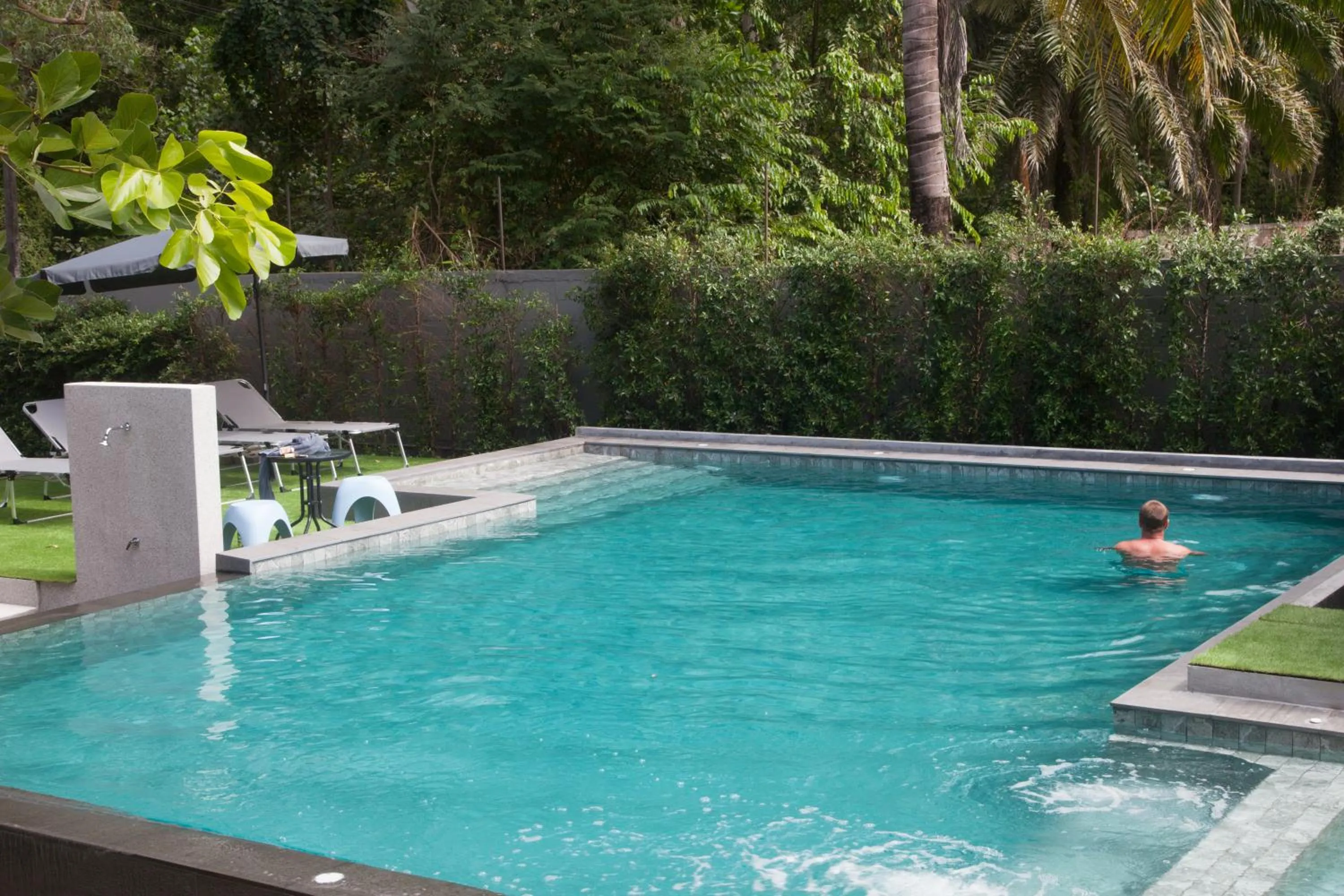 Swimming pool in The Glory Gold