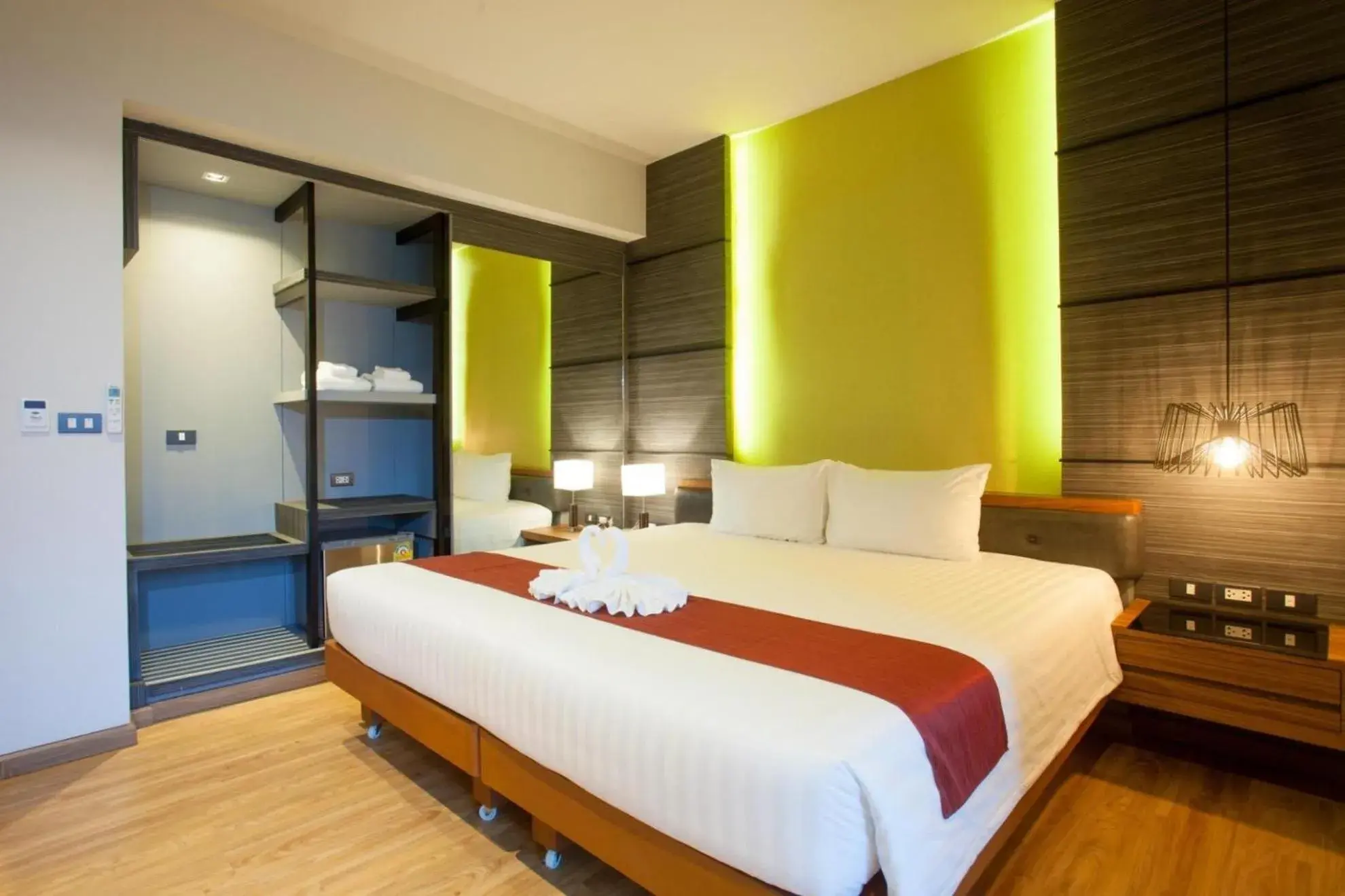 Bed in The Glory Gold Bed in The Glory Gold