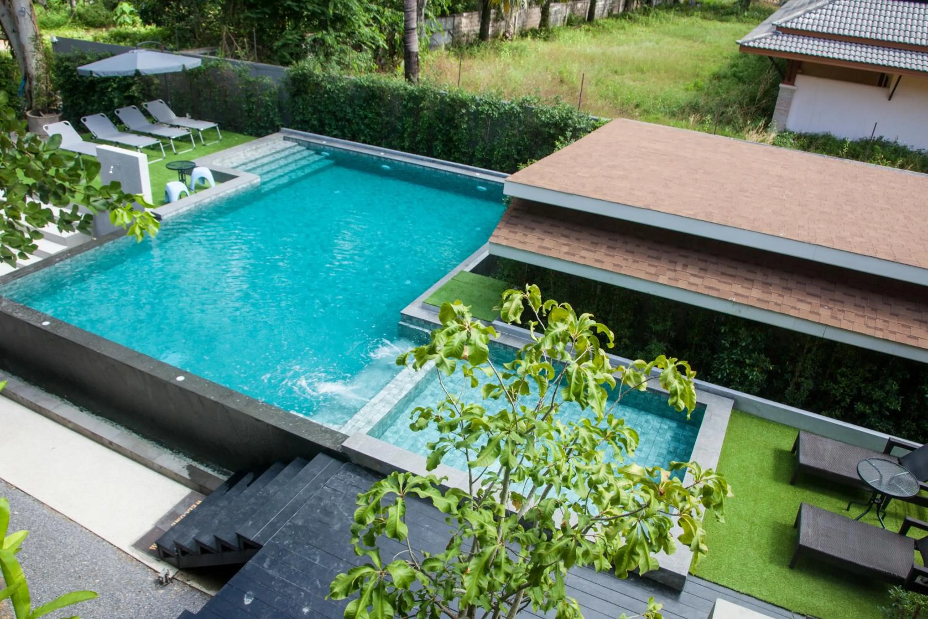 Swimming pool in The Glory Gold