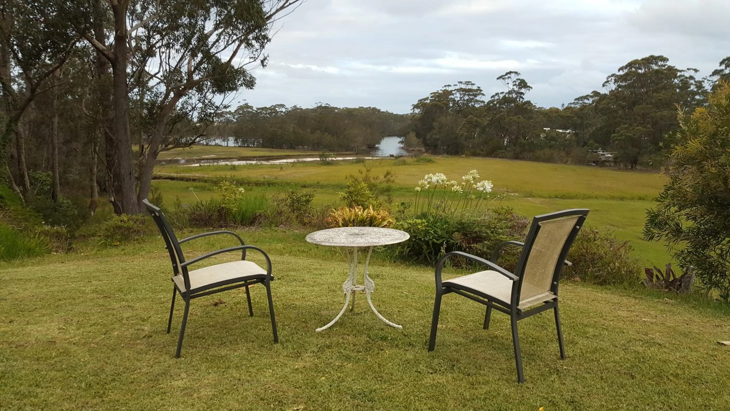 Tabourie Lake Motor Inn