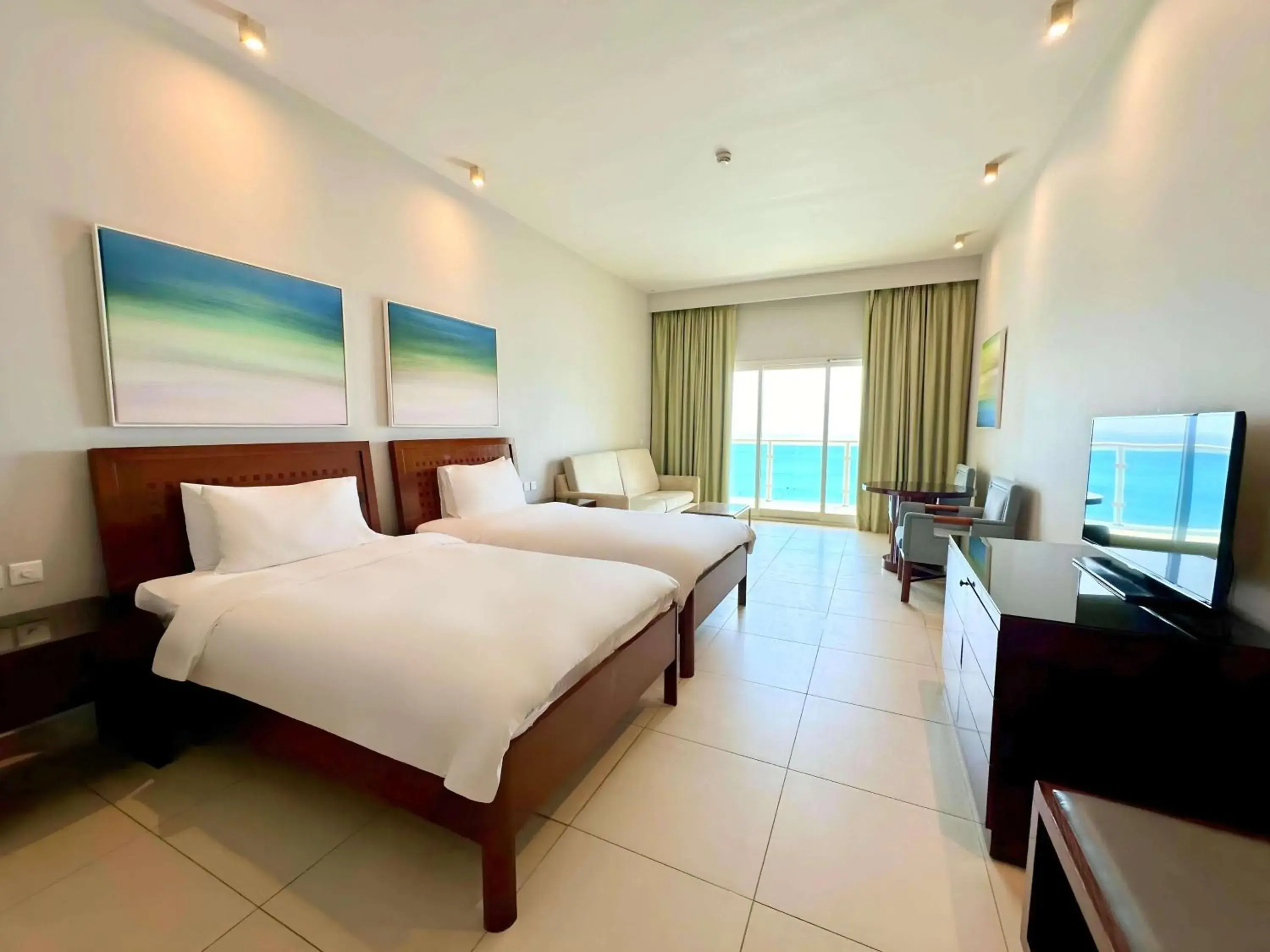 Bedroom, Bed in Radisson Blu Resort, Fujairah Bedroom, Bed in Radisson Blu Resort, Fujairah