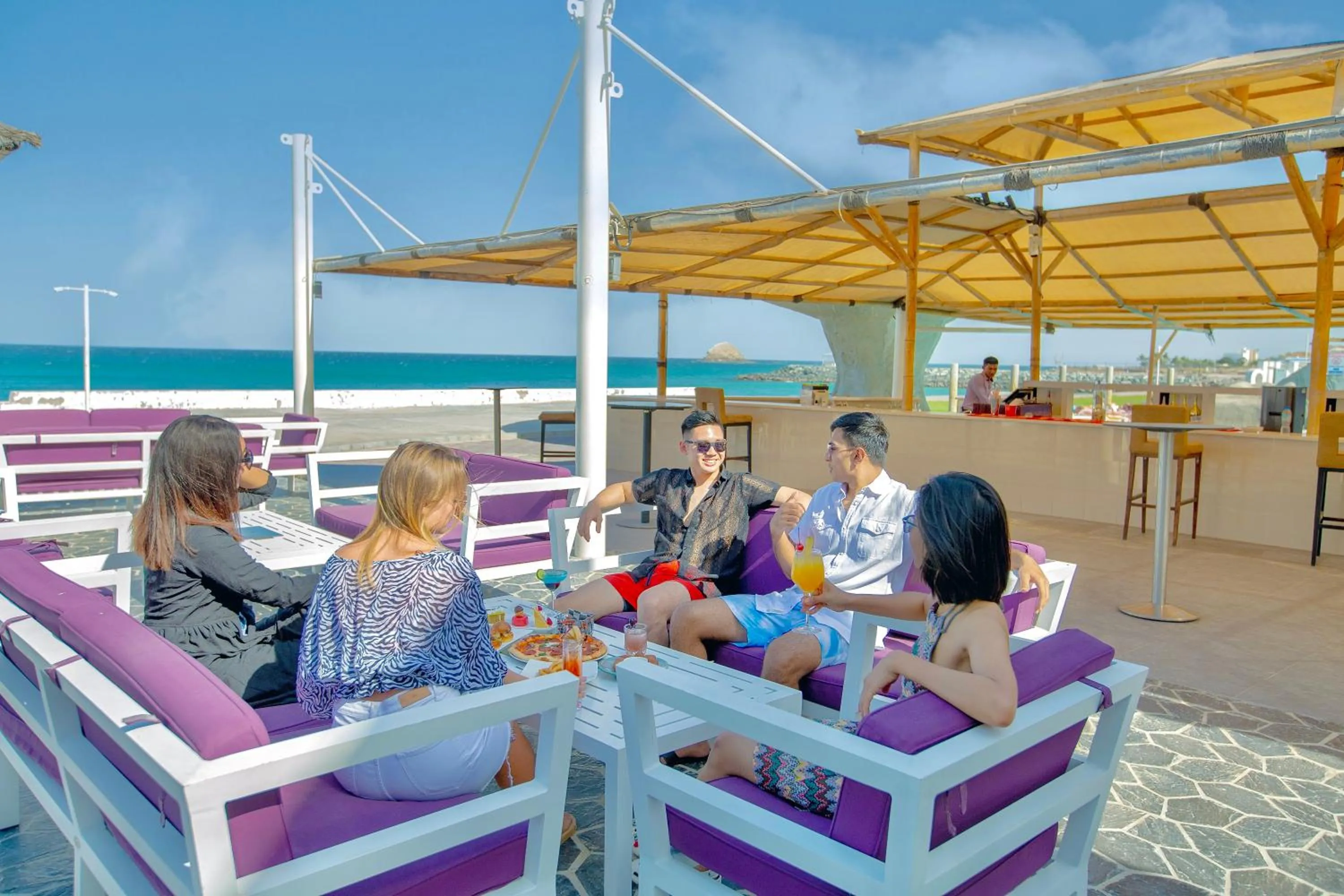 Restaurant/places to eat in Radisson Blu Resort, Fujairah