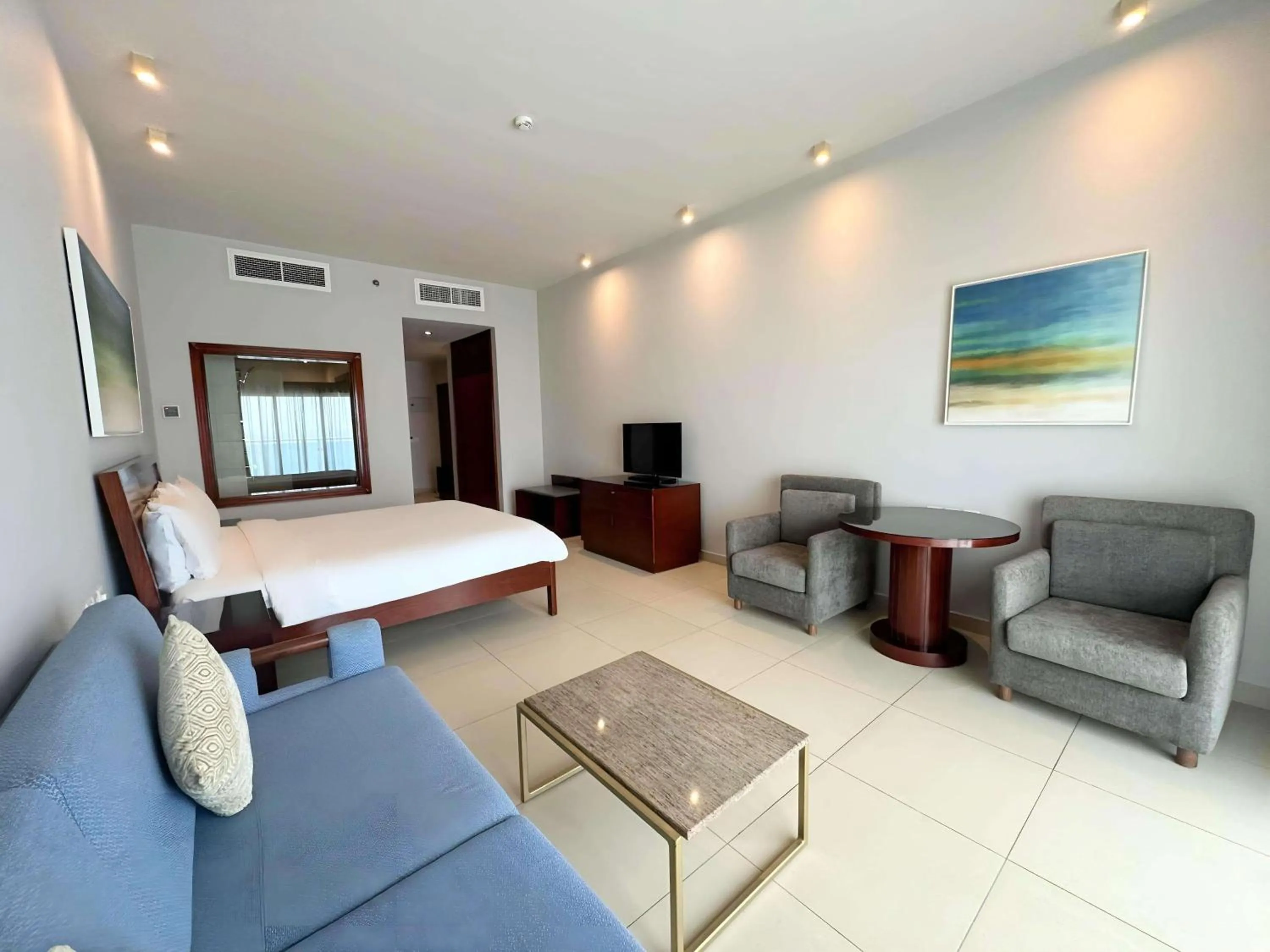 Bedroom, Bed in Radisson Blu Resort, Fujairah