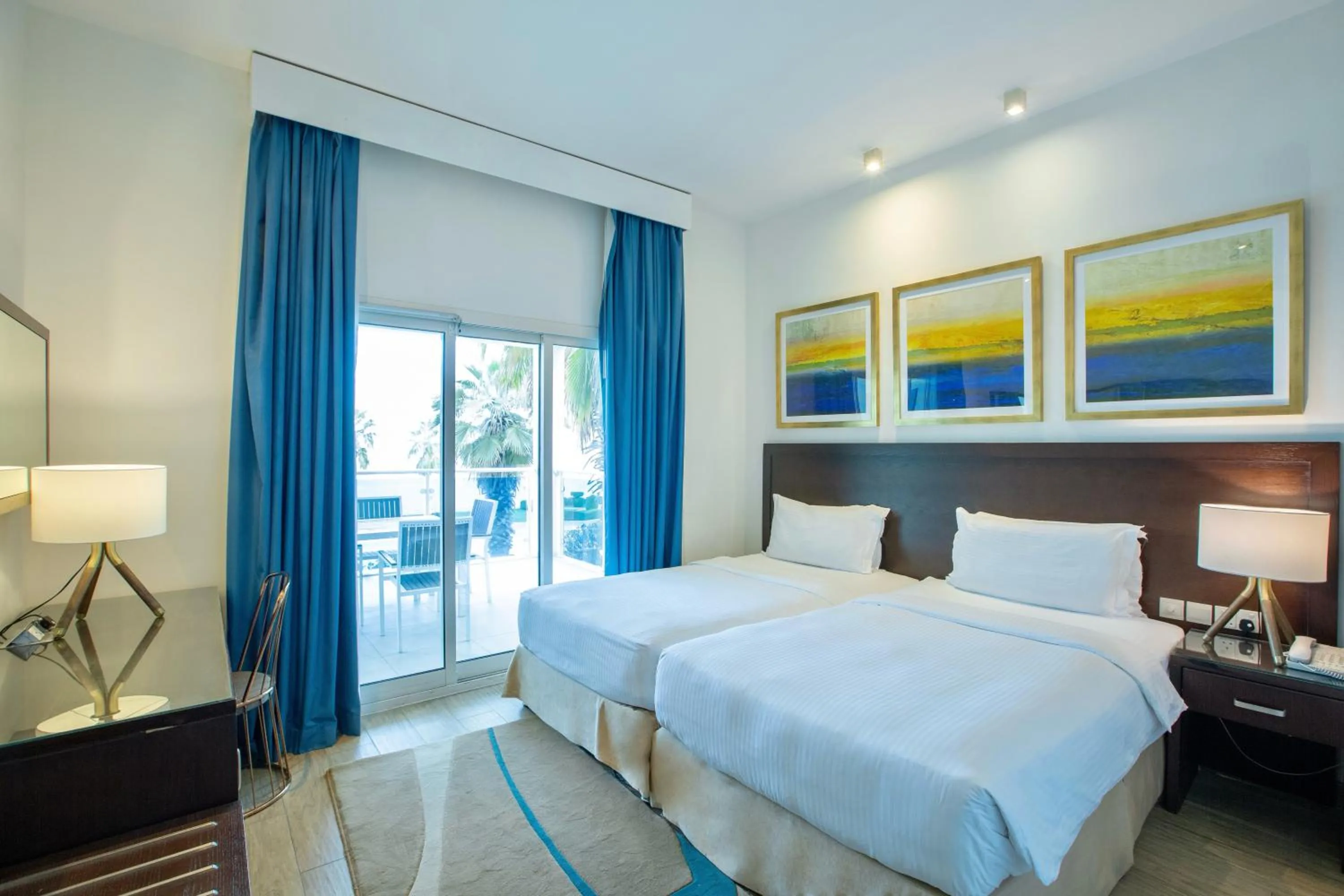 Bedroom, Bed in Radisson Blu Resort, Fujairah