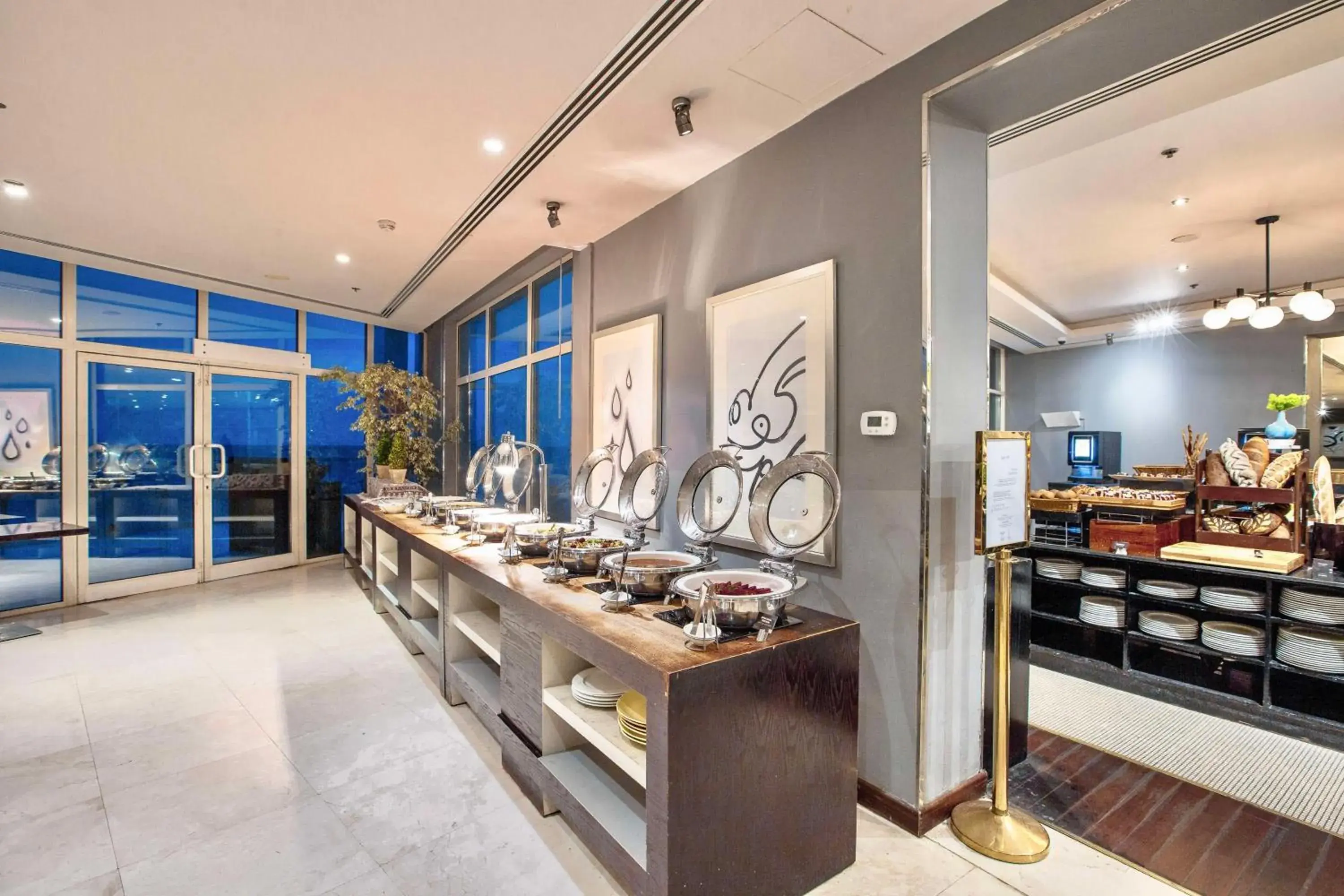 Restaurant/places to eat in Radisson Blu Resort, Fujairah Restaurant/places to eat in Radisson Blu Resort, Fujairah