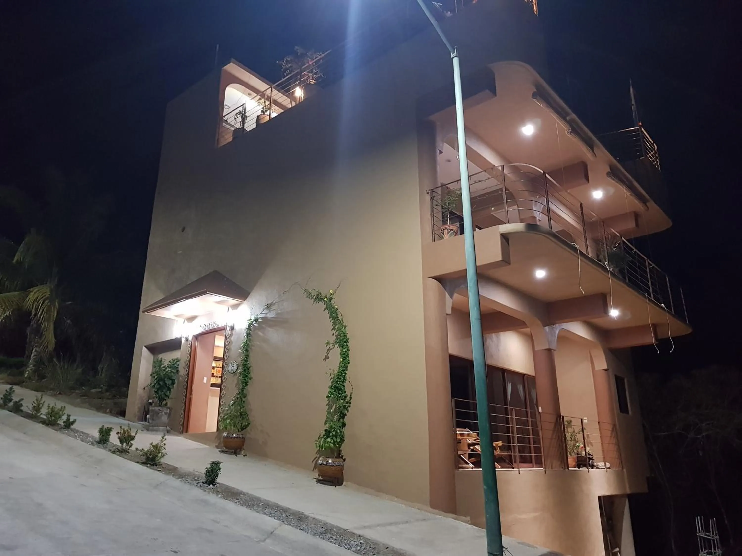 Property building in Casa Arcoiris Zihuatanejo B&B