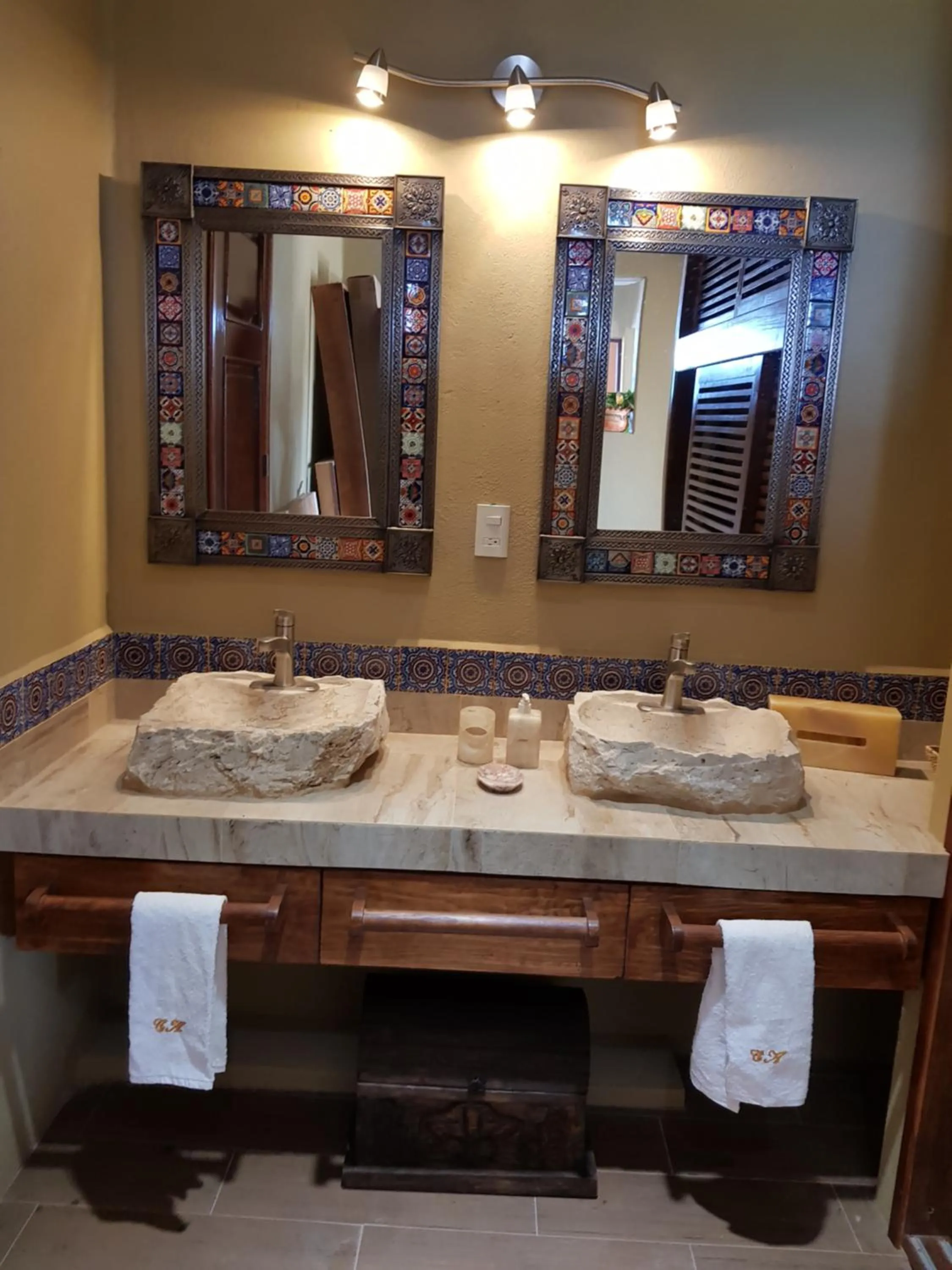 Bathroom in Casa Arcoiris Zihuatanejo B&B