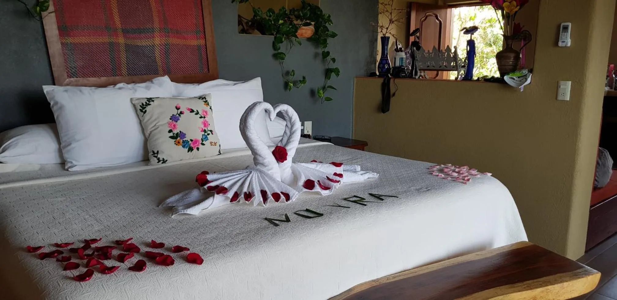 Bed in Casa Arcoiris Zihuatanejo B&B