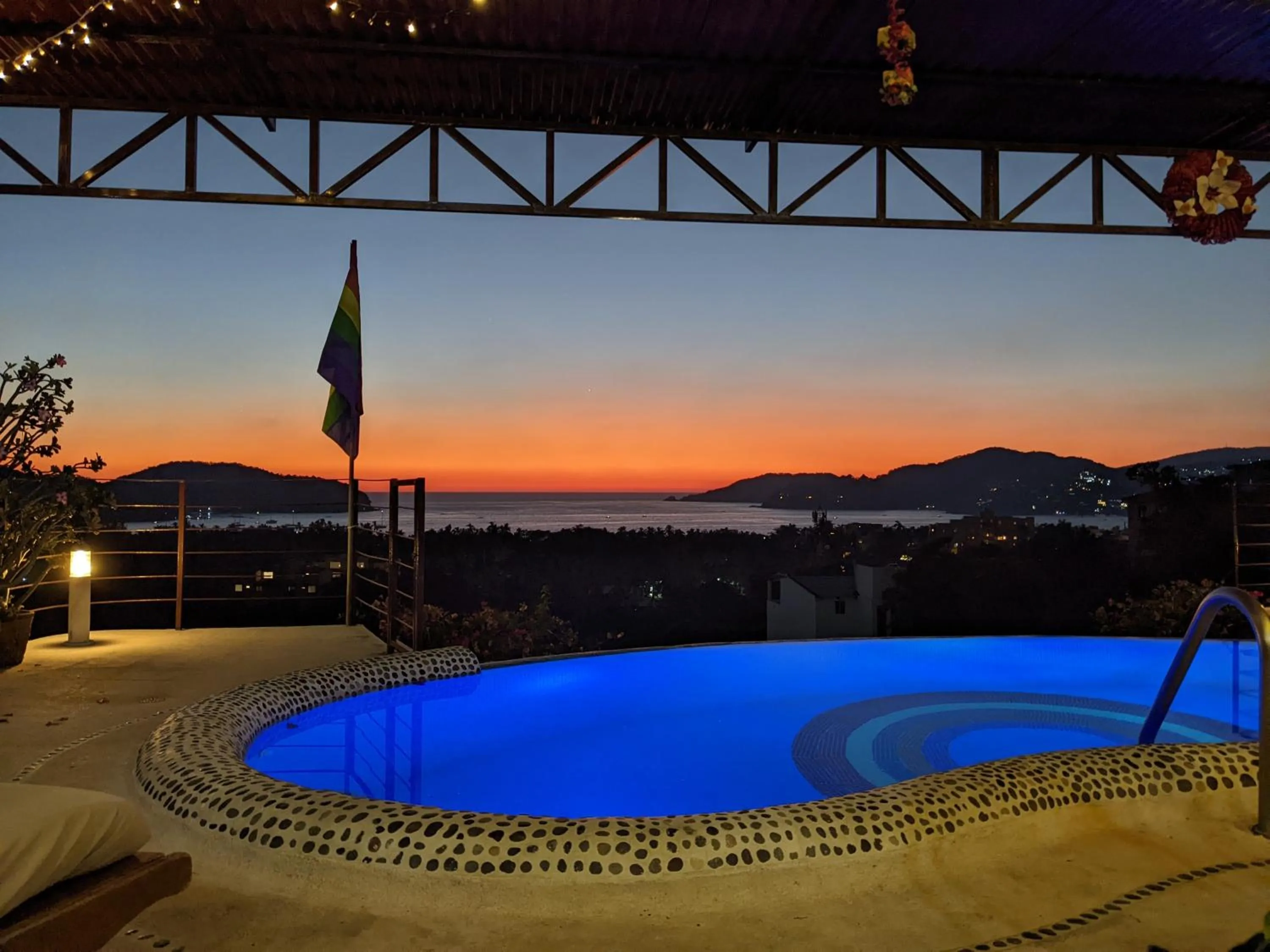 Swimming pool in Casa Arcoiris Zihuatanejo B&B