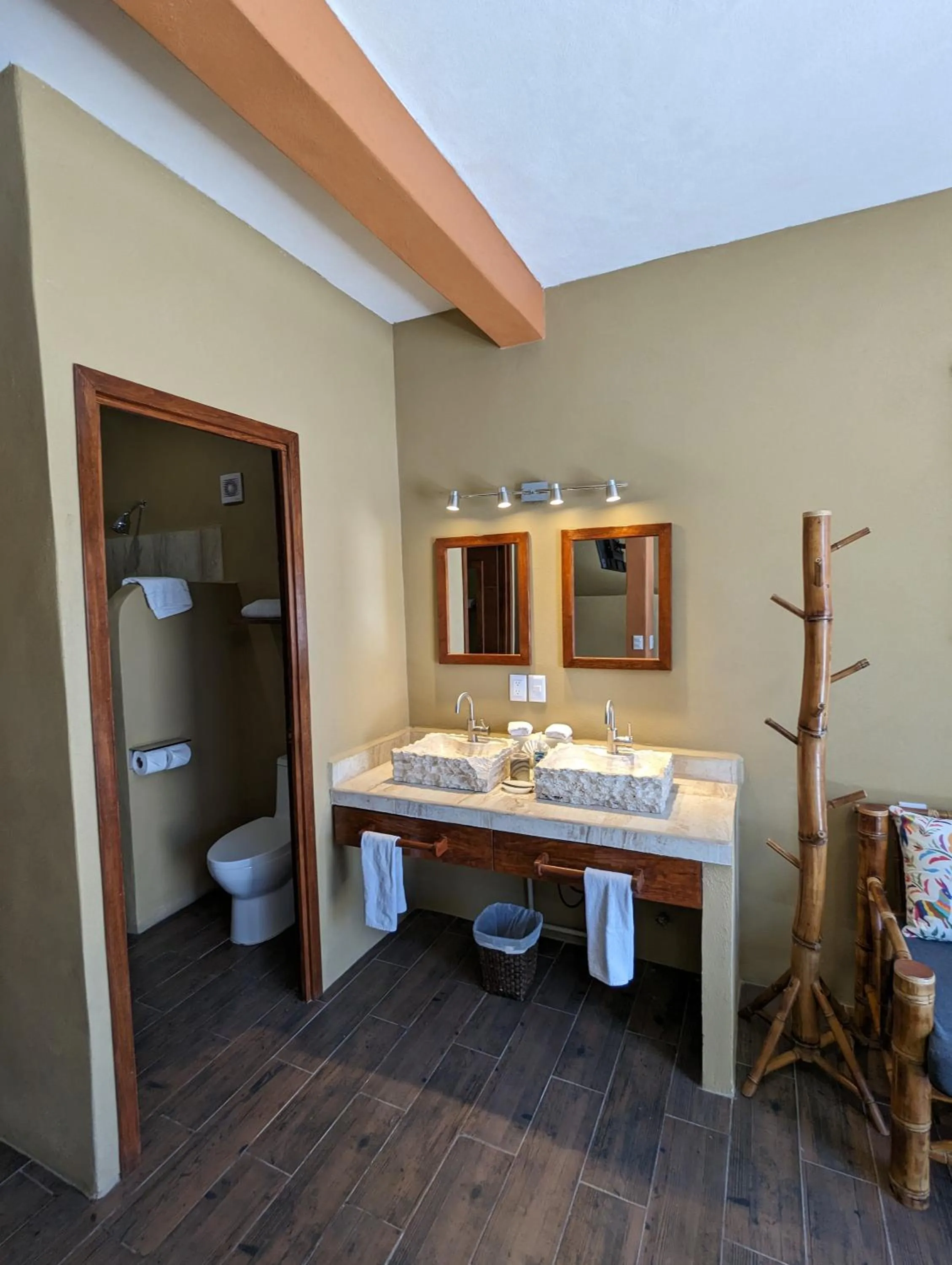 Bathroom in Casa Arcoiris Zihuatanejo B&B